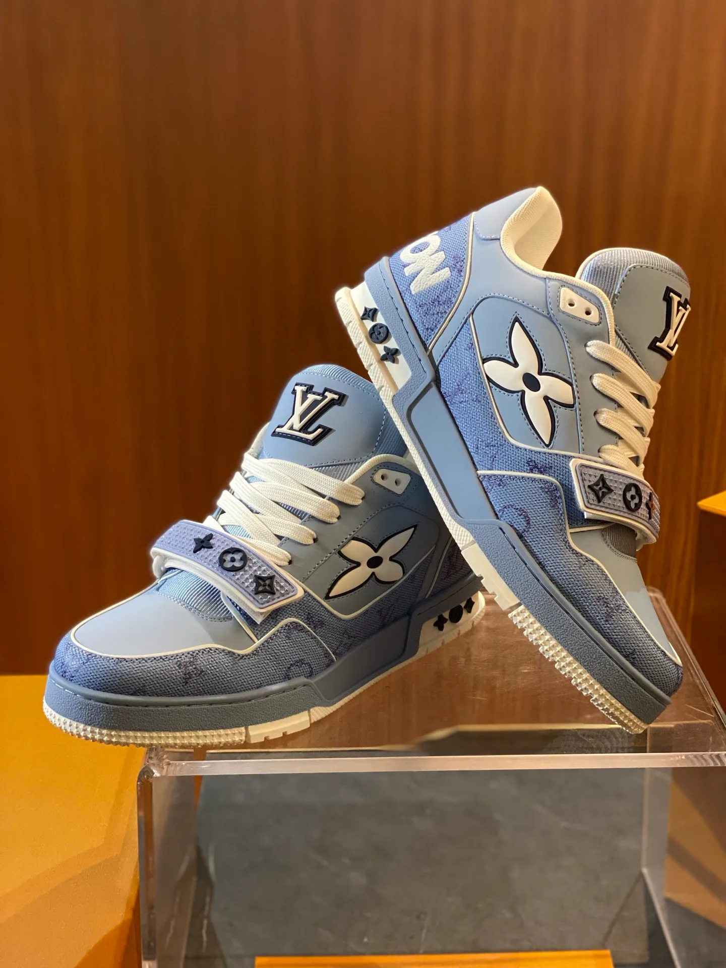 Кроссовки Женские Louis Vuitton 1276800