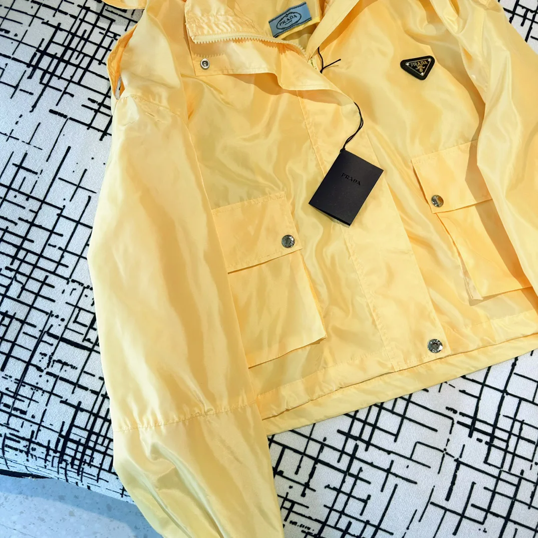 Куртки И Пуховики Женские Prada 28199