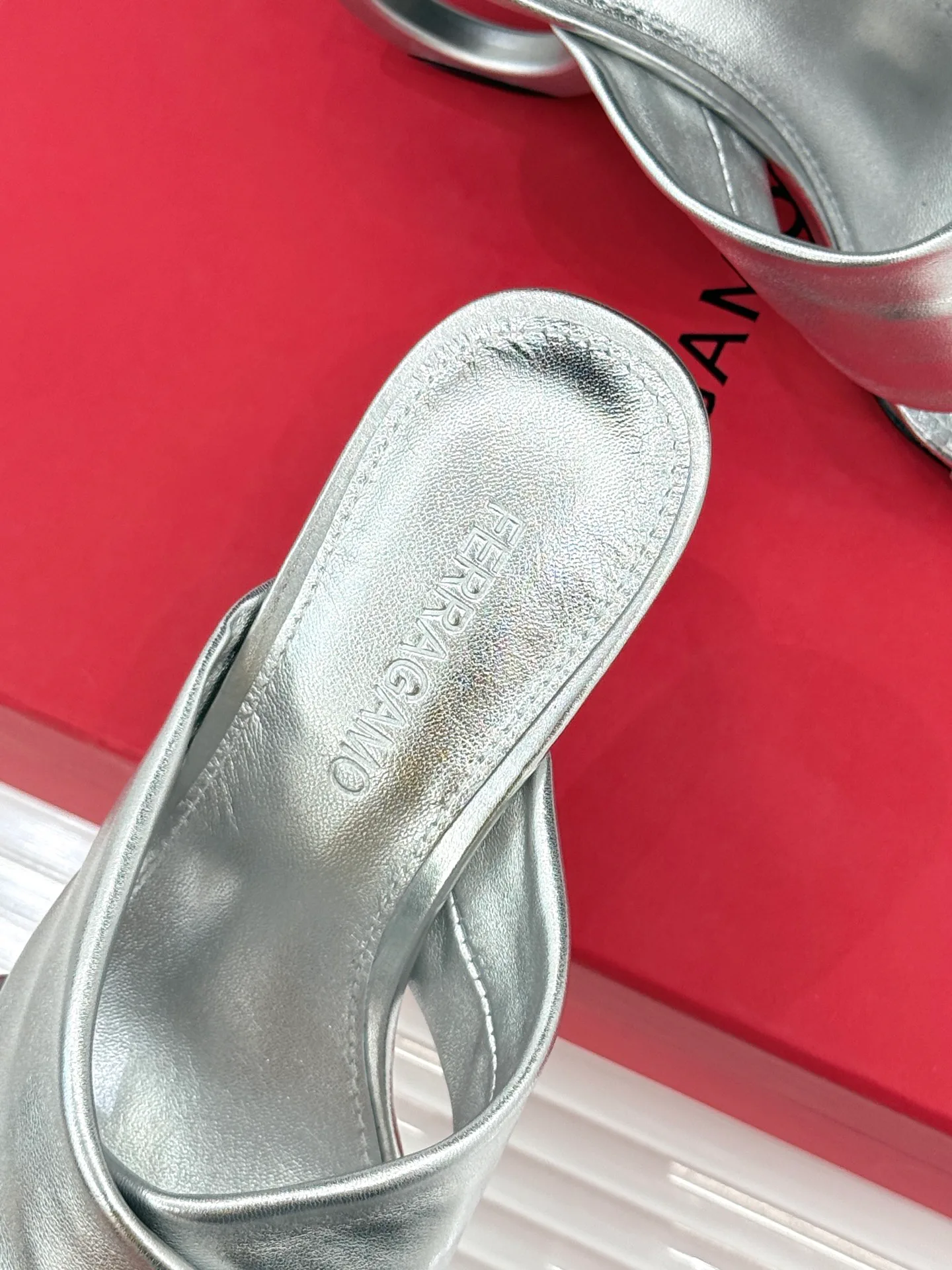 Туфли Женские Salvatore Ferragamo 11203320