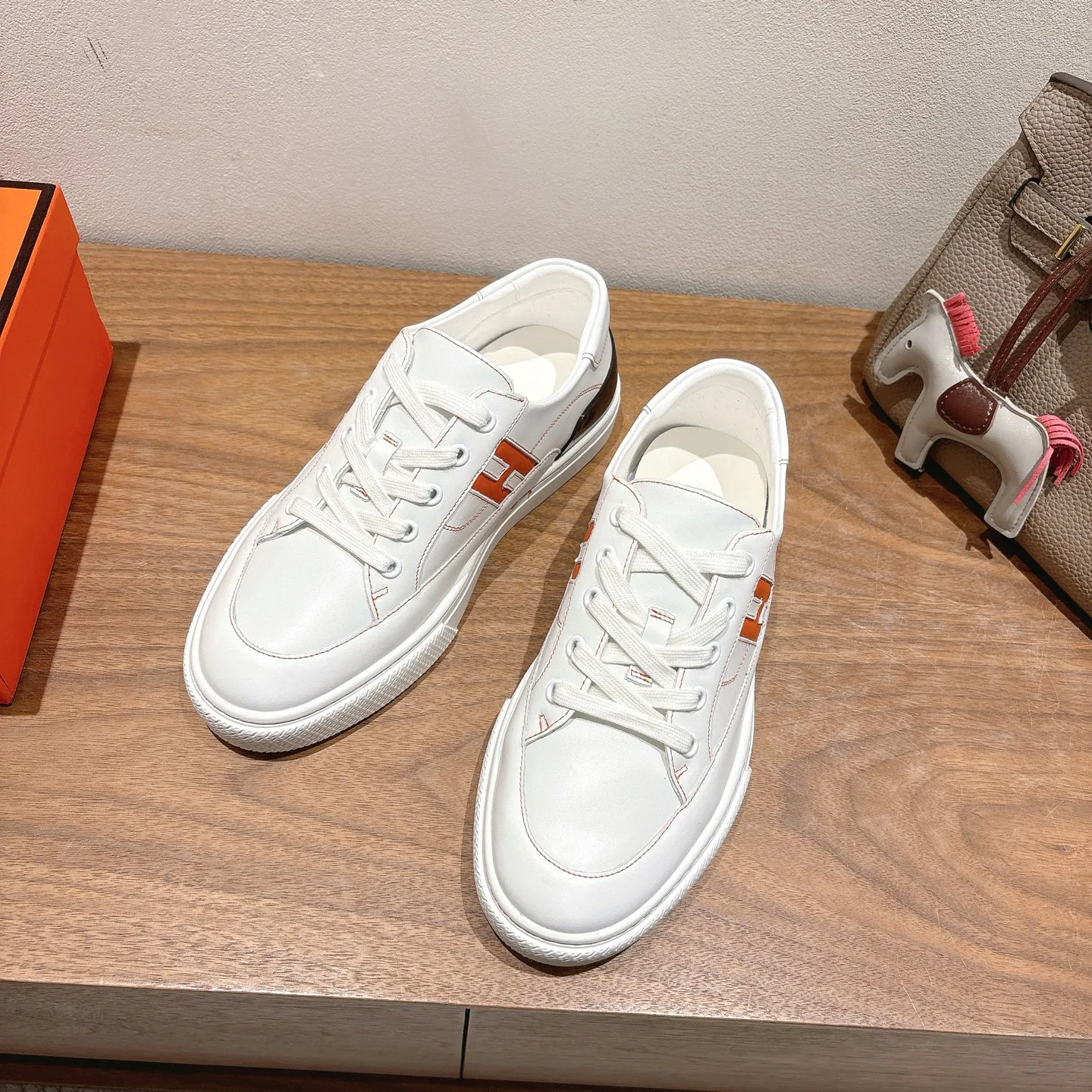 Кроссовки Женские Hermes 10188996