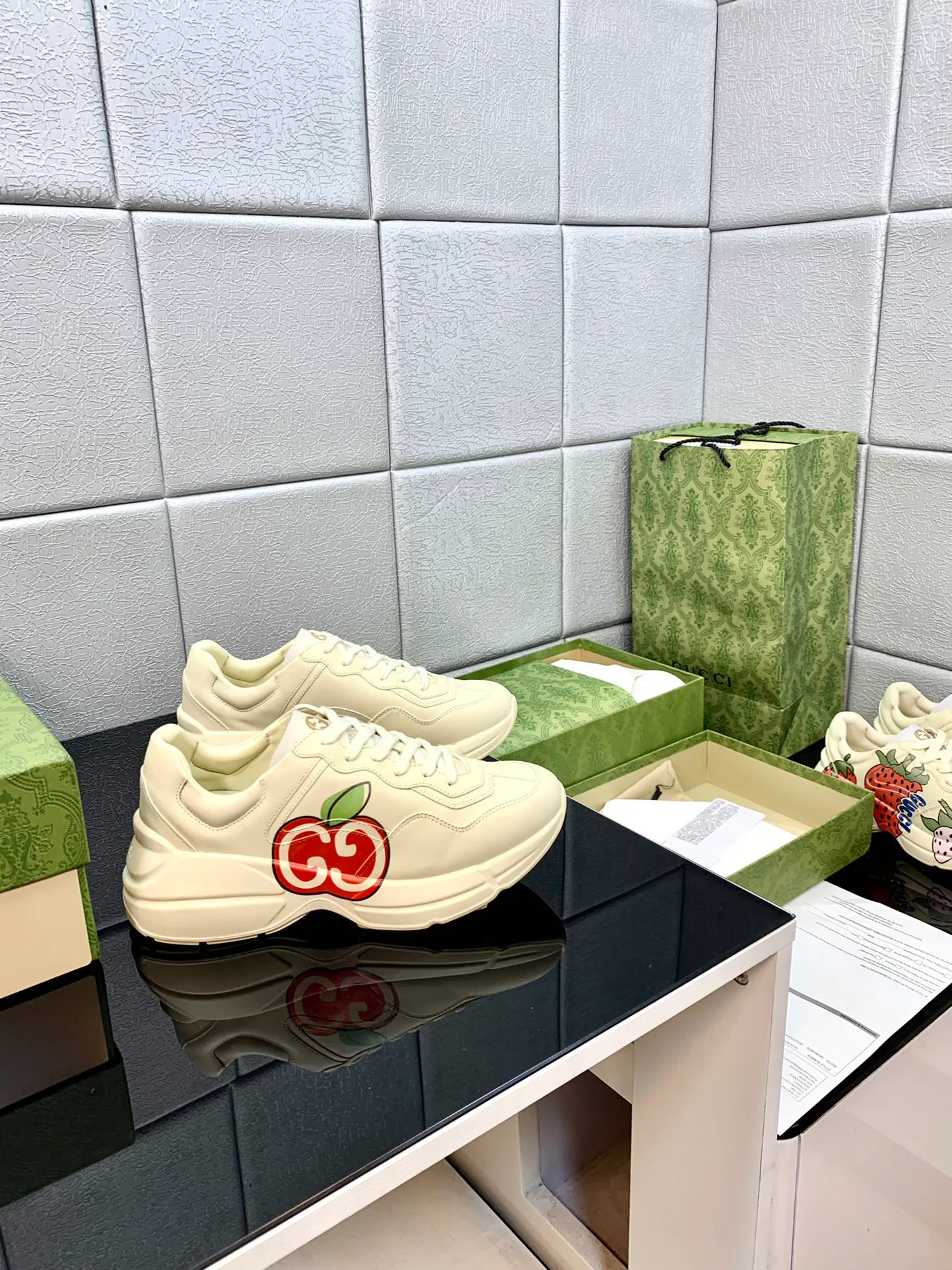 Кроссовки Женские Gucci 13080121