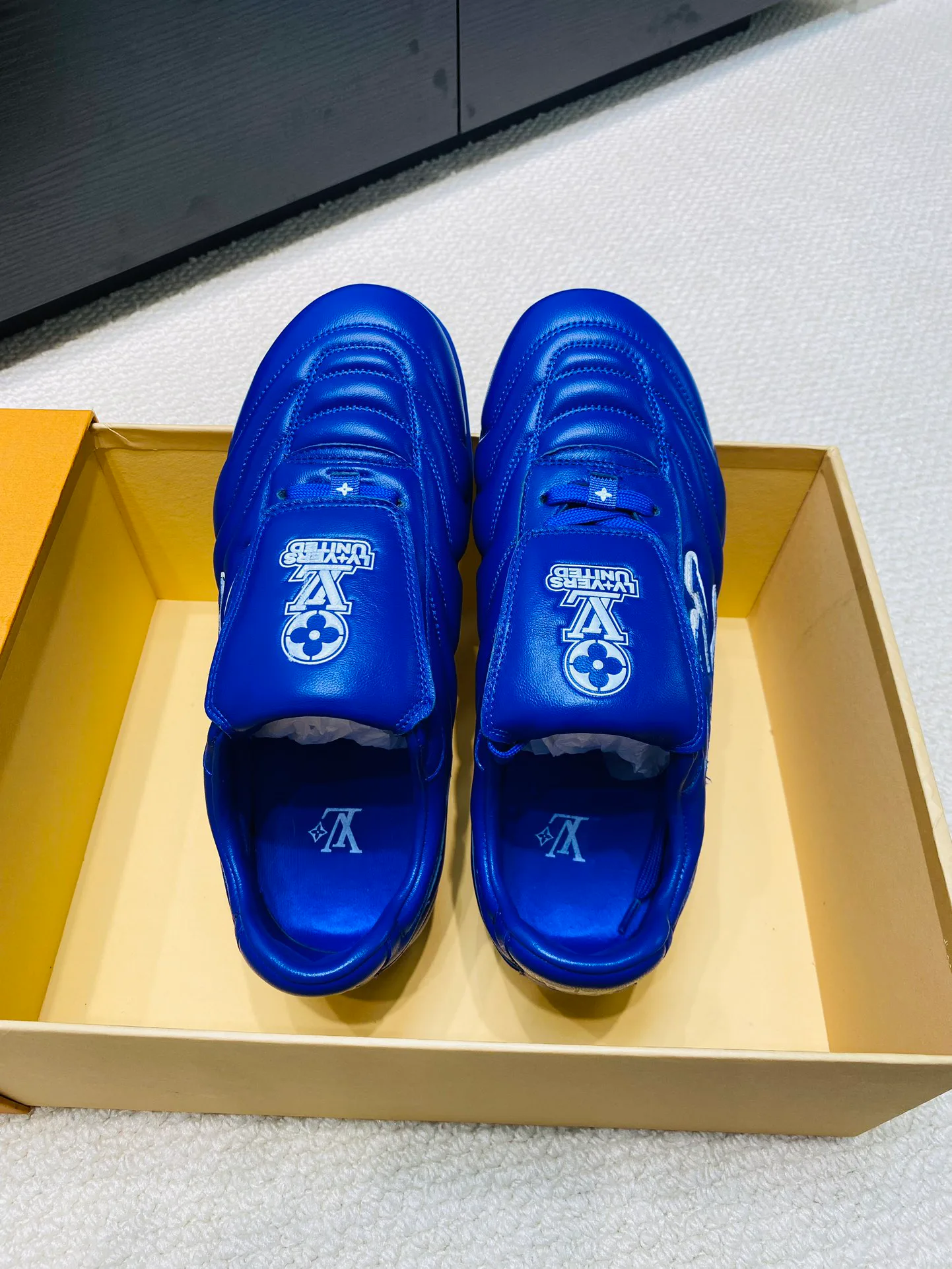 Кроссовки Женские Louis Vuitton 24329