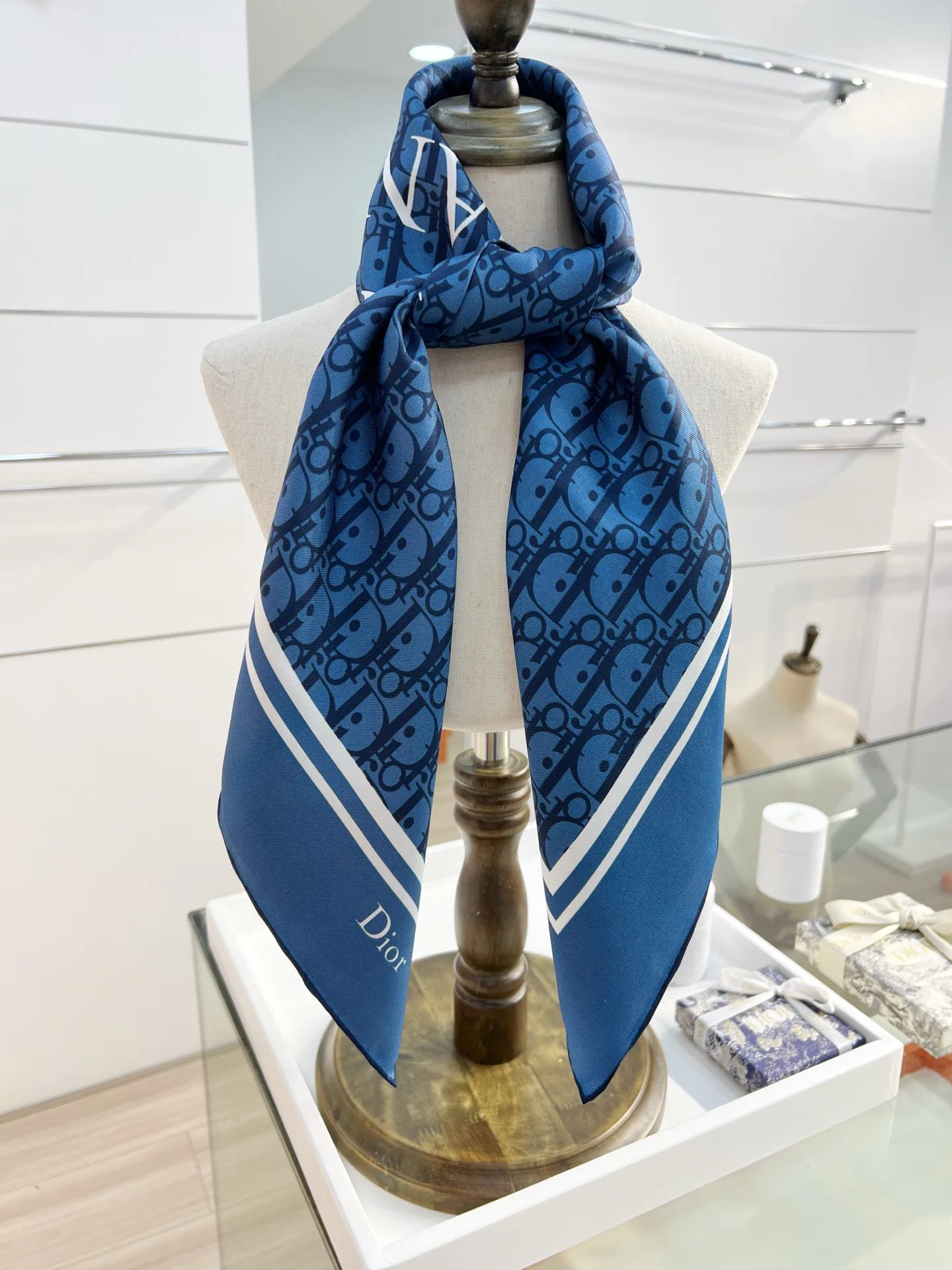 Платки Christian Dior 11527408