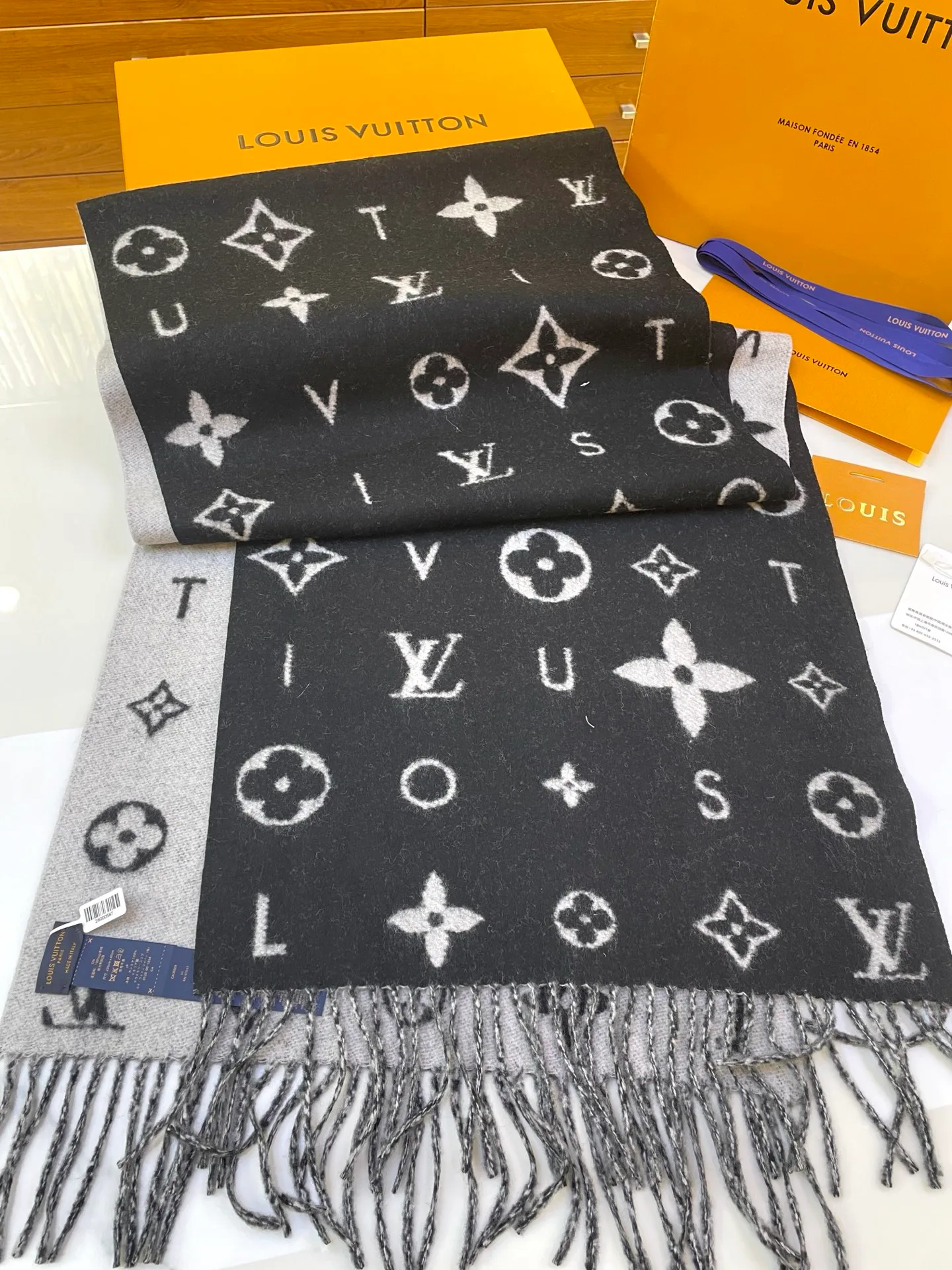 Шарфы Louis Vuitton 1981573
