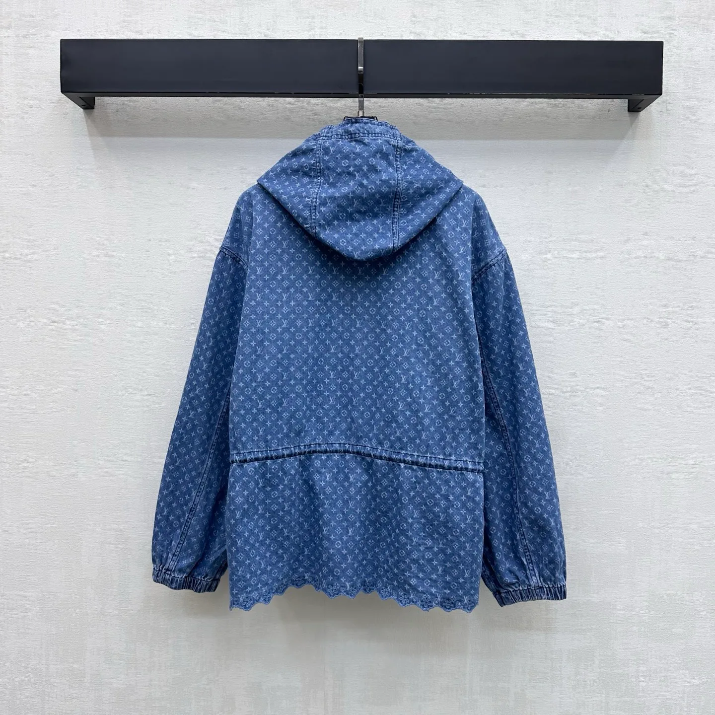 Куртки И Пуховики Женские Louis Vuitton 17392650