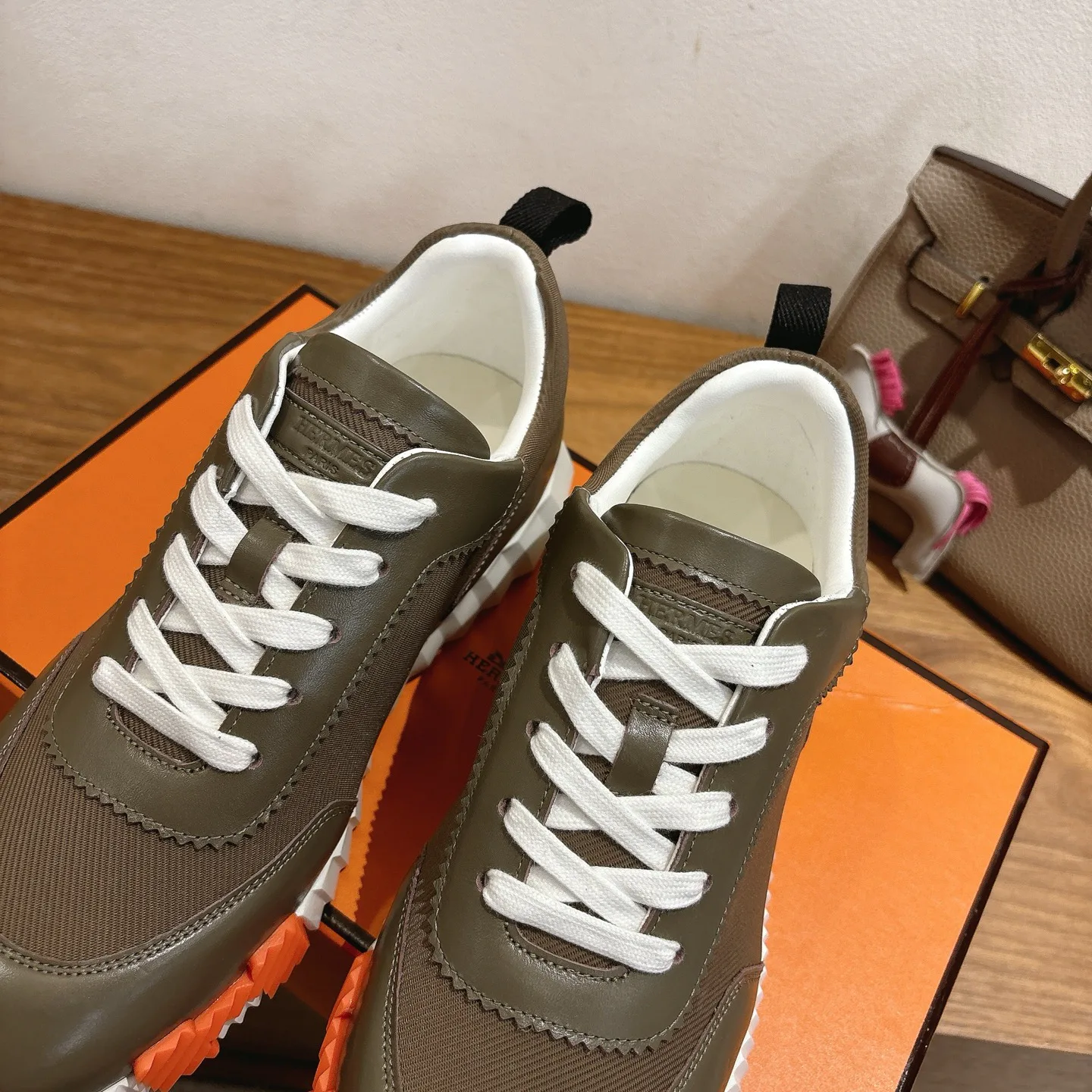 Кроссовки Женские Hermes 18729609