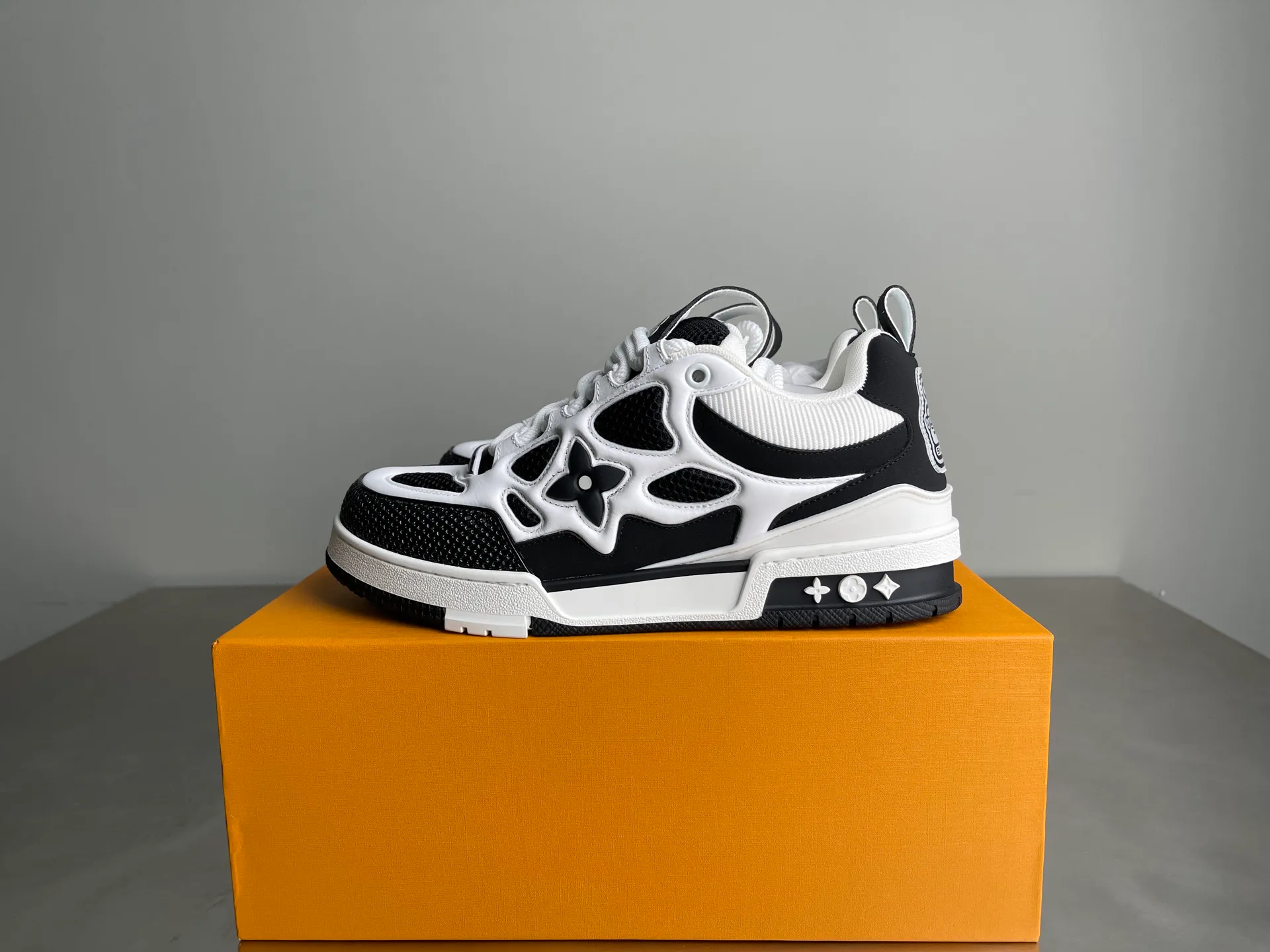 Кроссовки Женские Louis Vuitton 168932