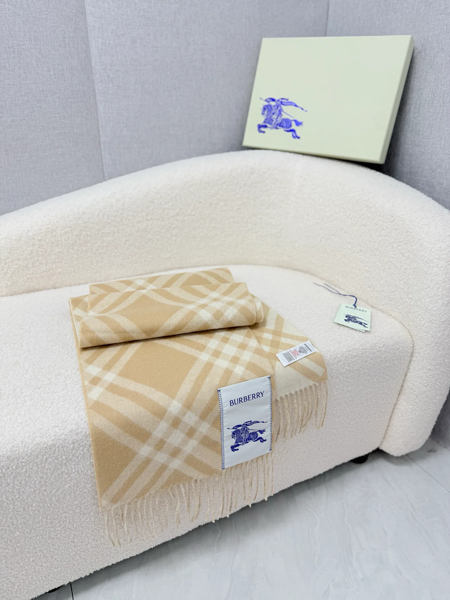 Шарфы Burberry 18322320