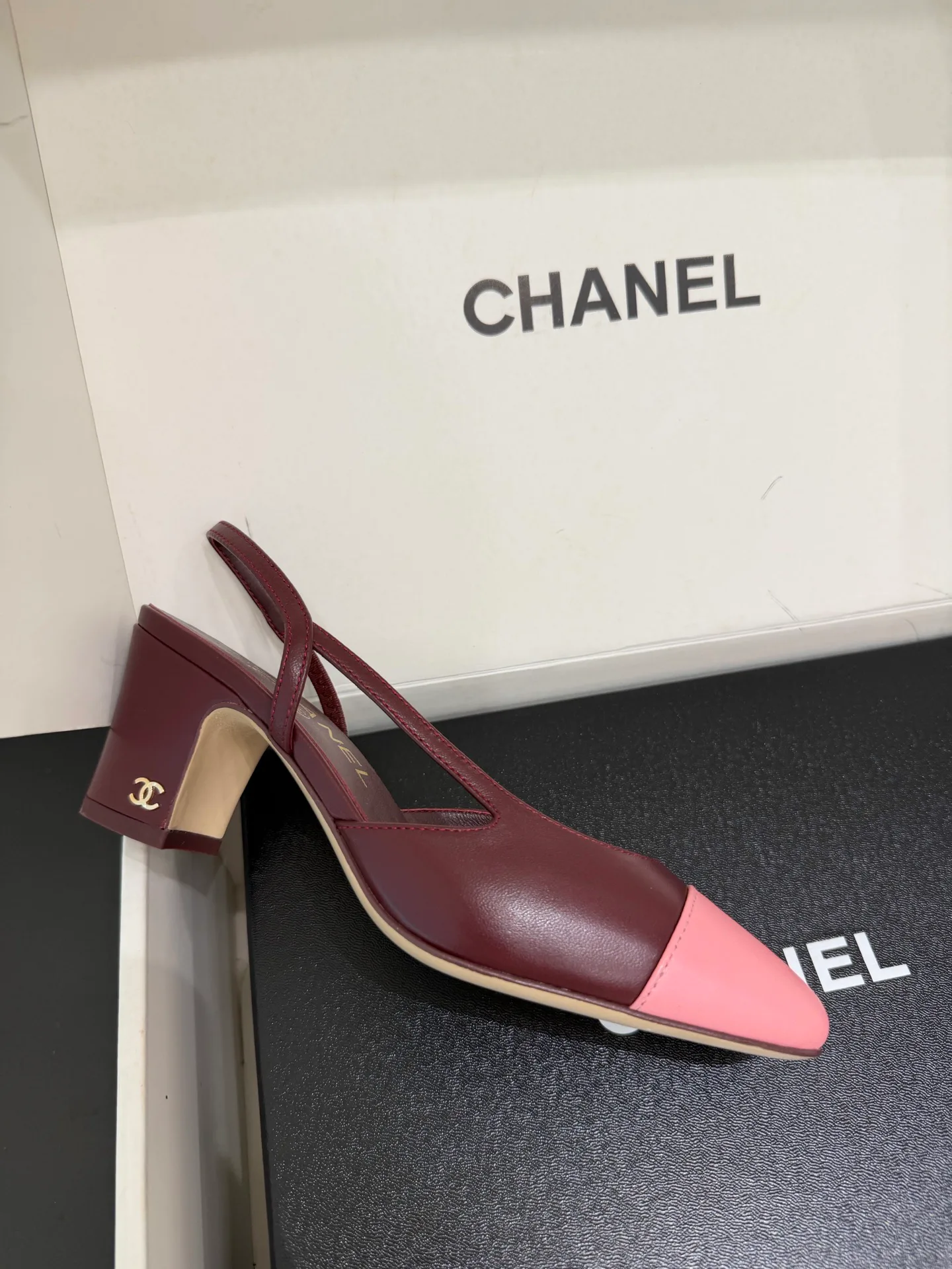 Босоножки Женские Chanel 18087714