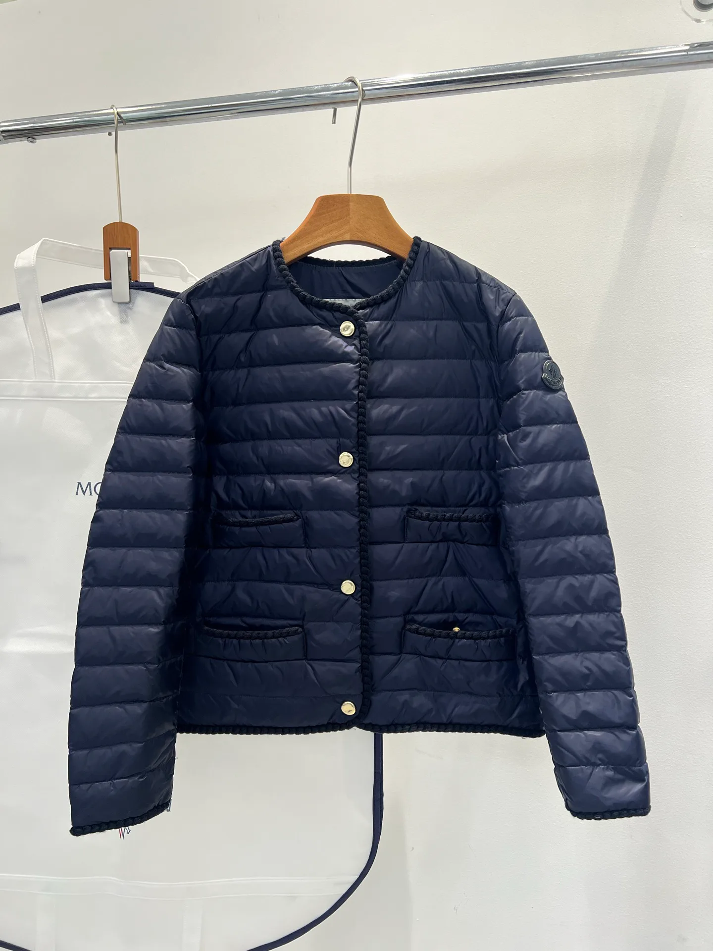 Куртки И Пуховики Женские Moncler 19114937