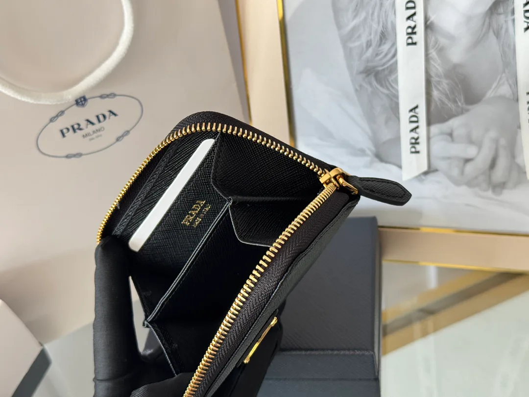 Клатчи Женские Prada 17999935
