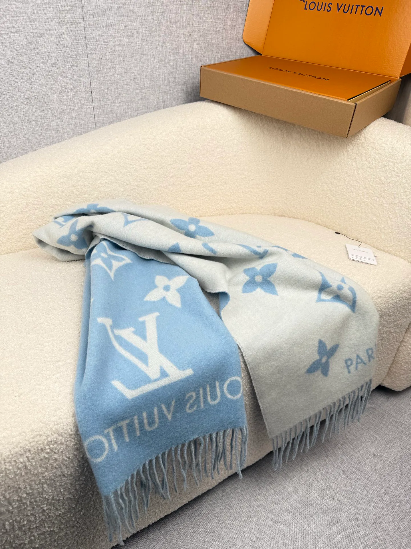 Шарфы Louis Vuitton 895110