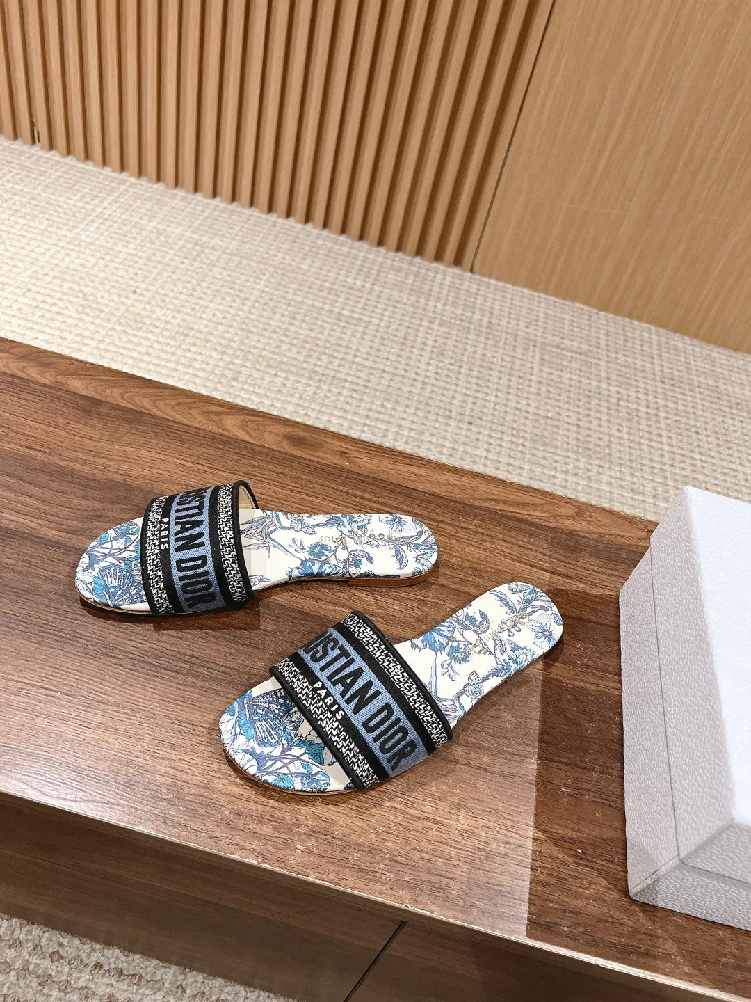Шлепанцы Женские Christian Dior 11600036