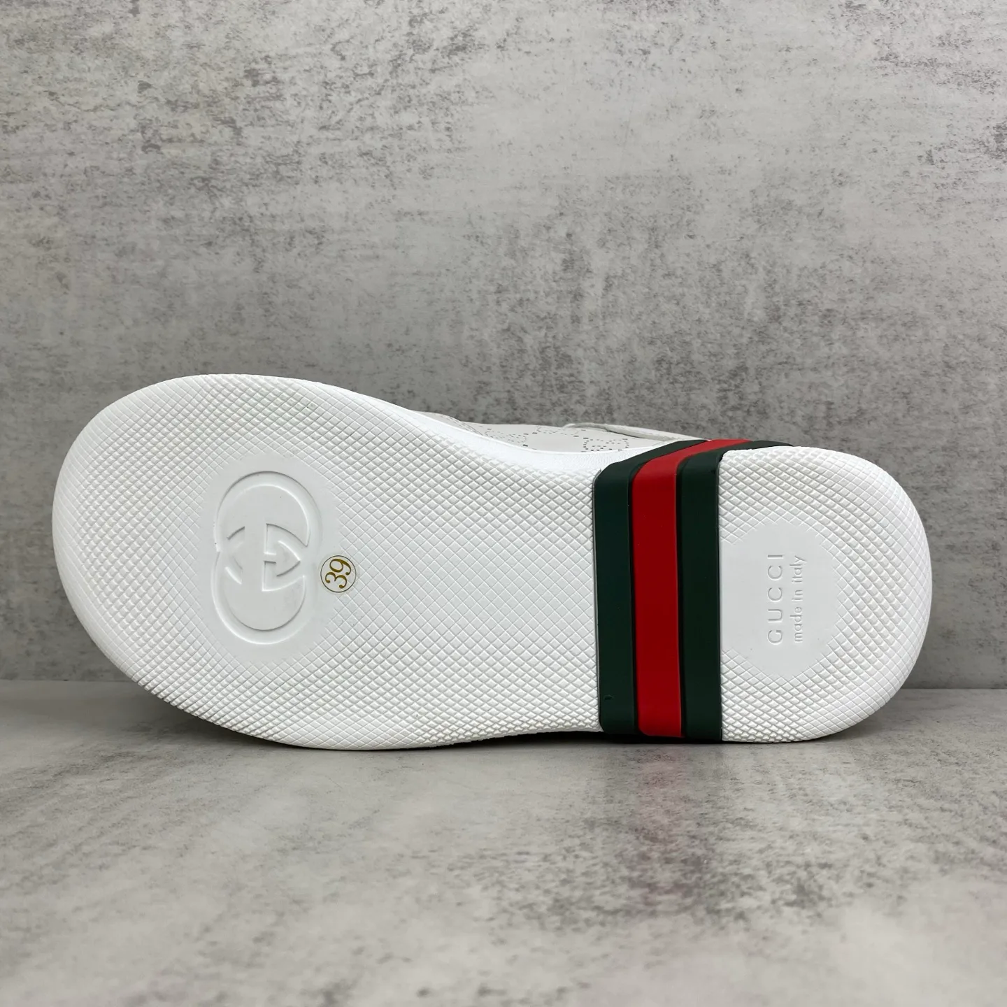 Кроссовки Женские Gucci 18437399