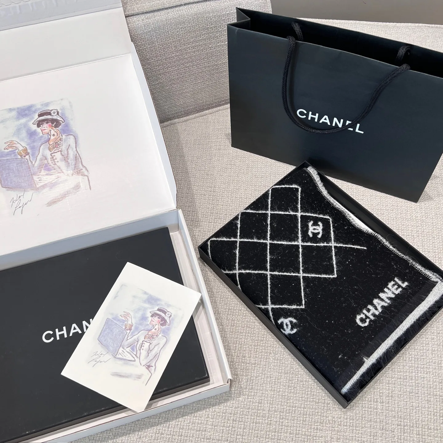 Шарфы Chanel 18560141