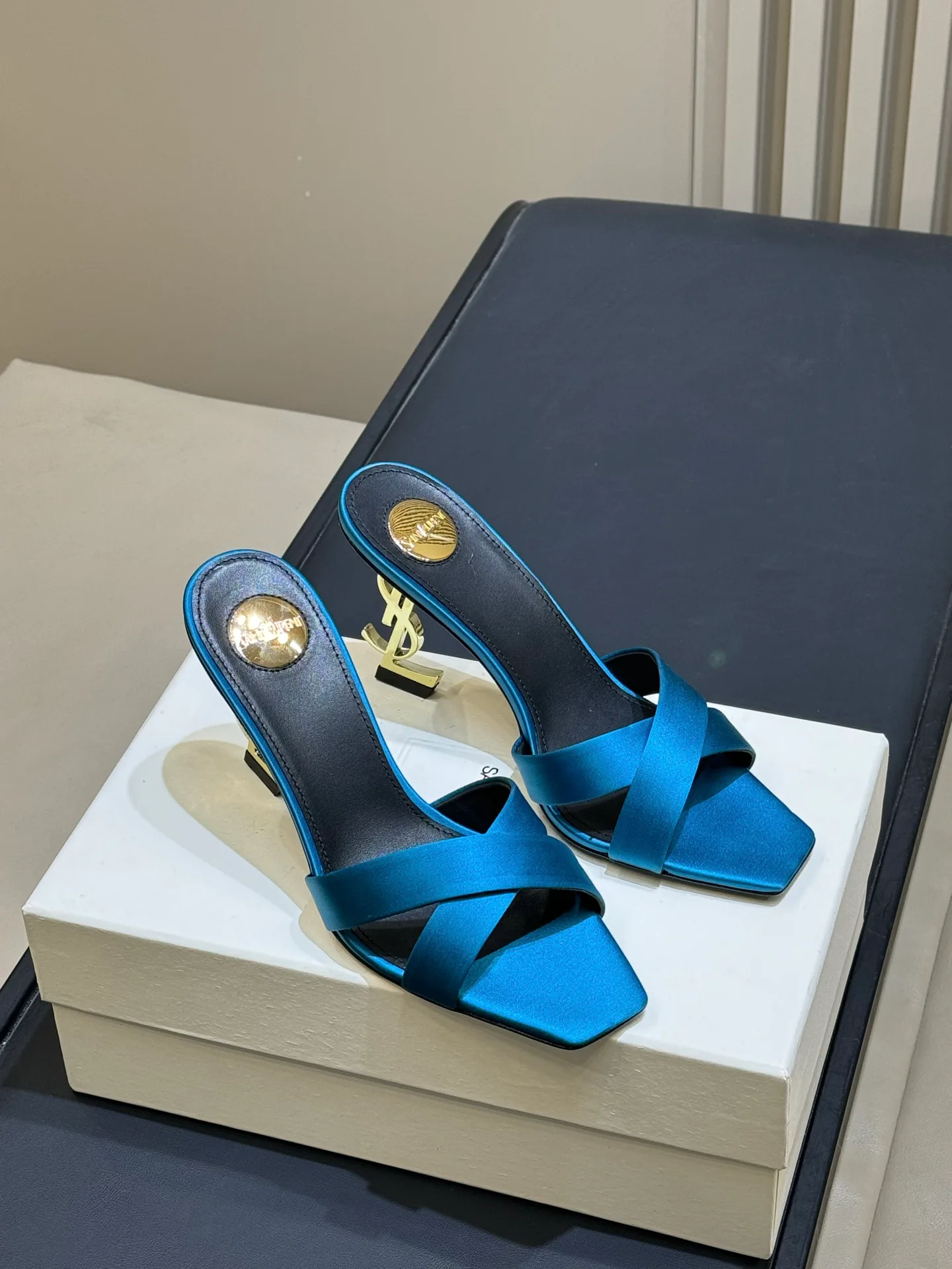 Босоножки Женские Saint Laurent 3891381