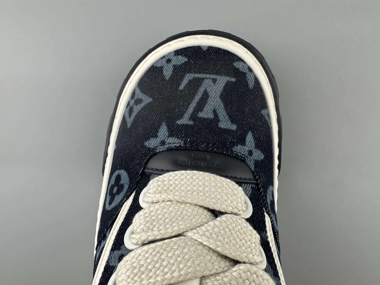 Кроссовки Женские Louis Vuitton 17293054