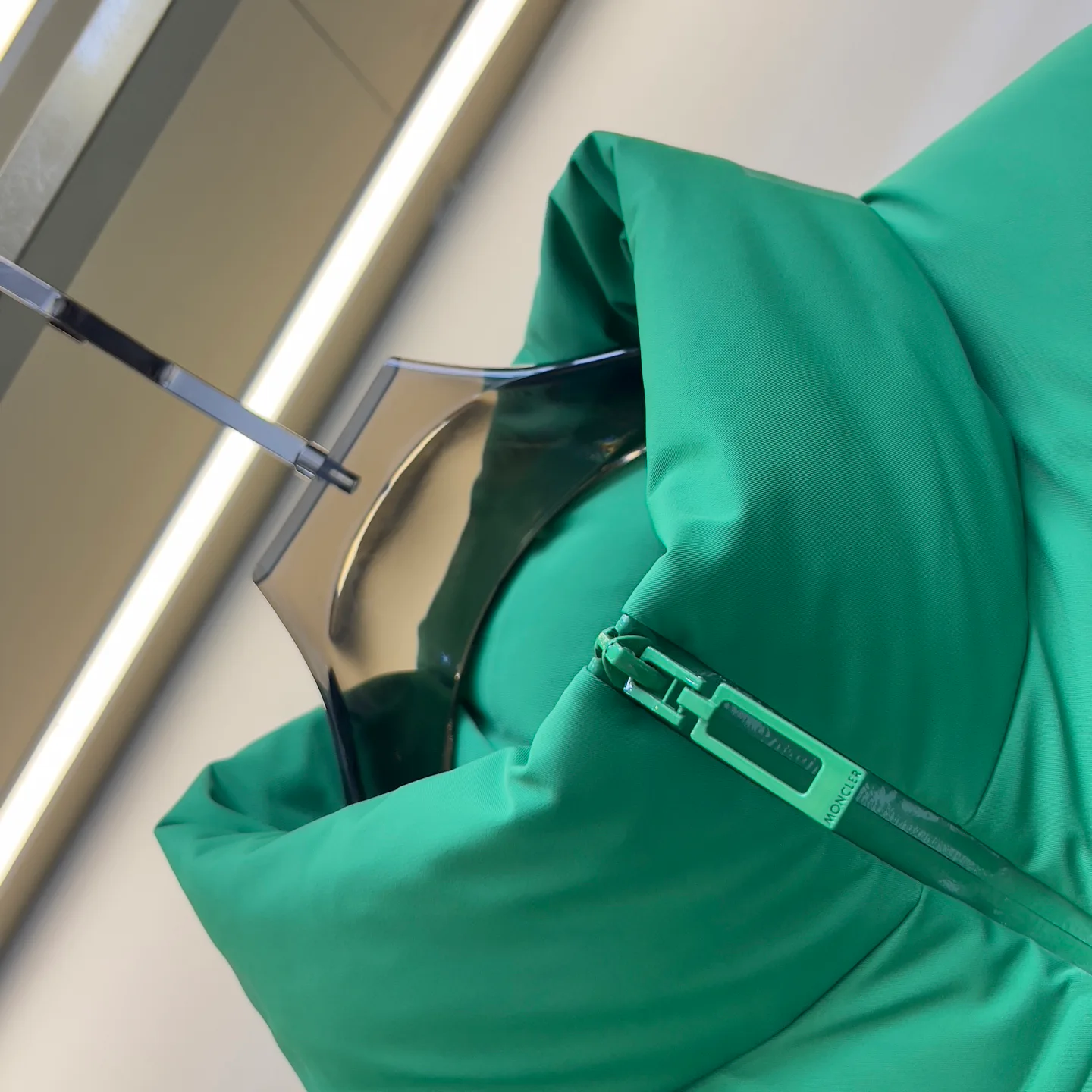 Куртки И Пуховики Женские Moncler 844081