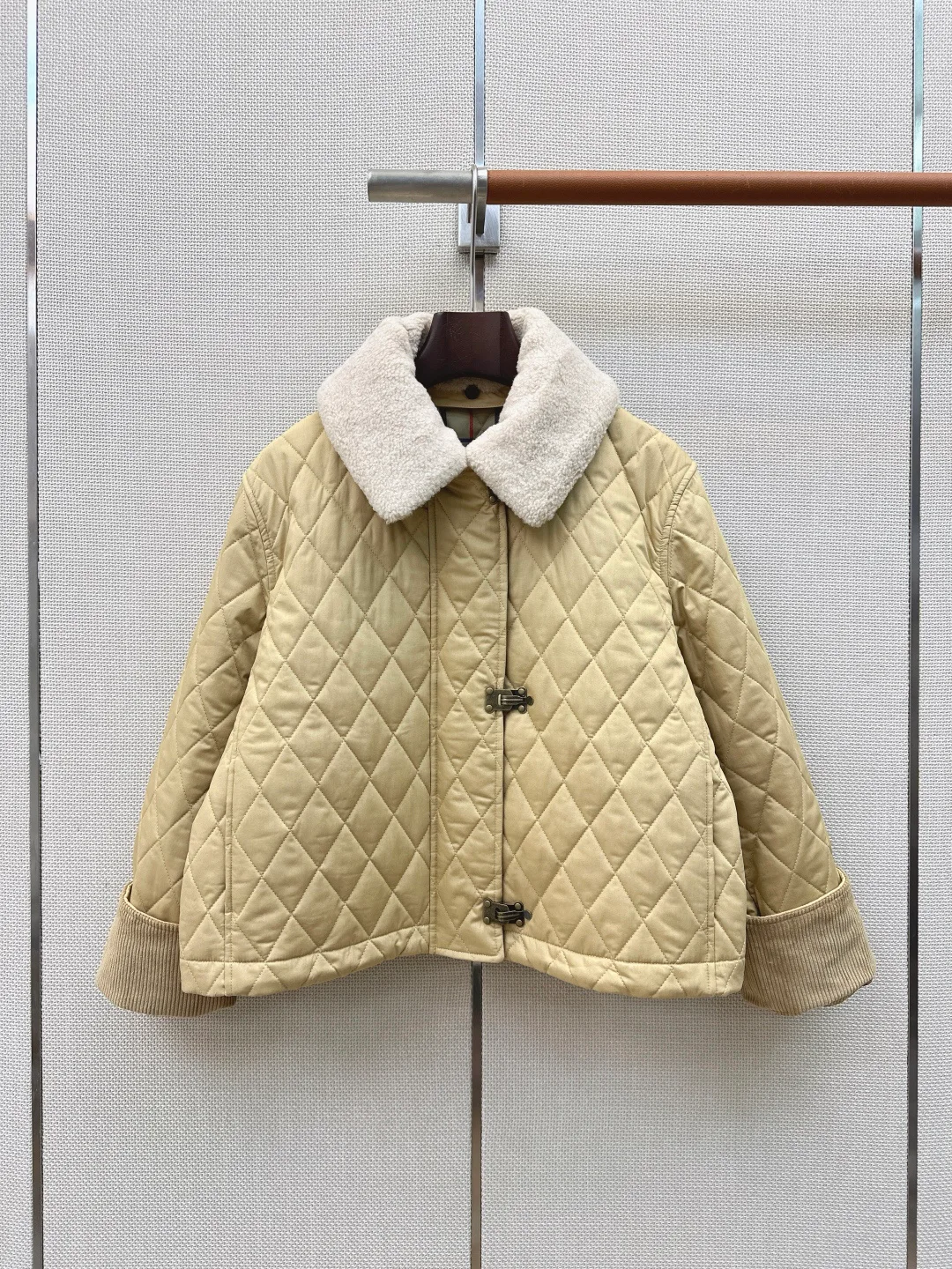 Куртки И Пуховики Женские Burberry 18650447