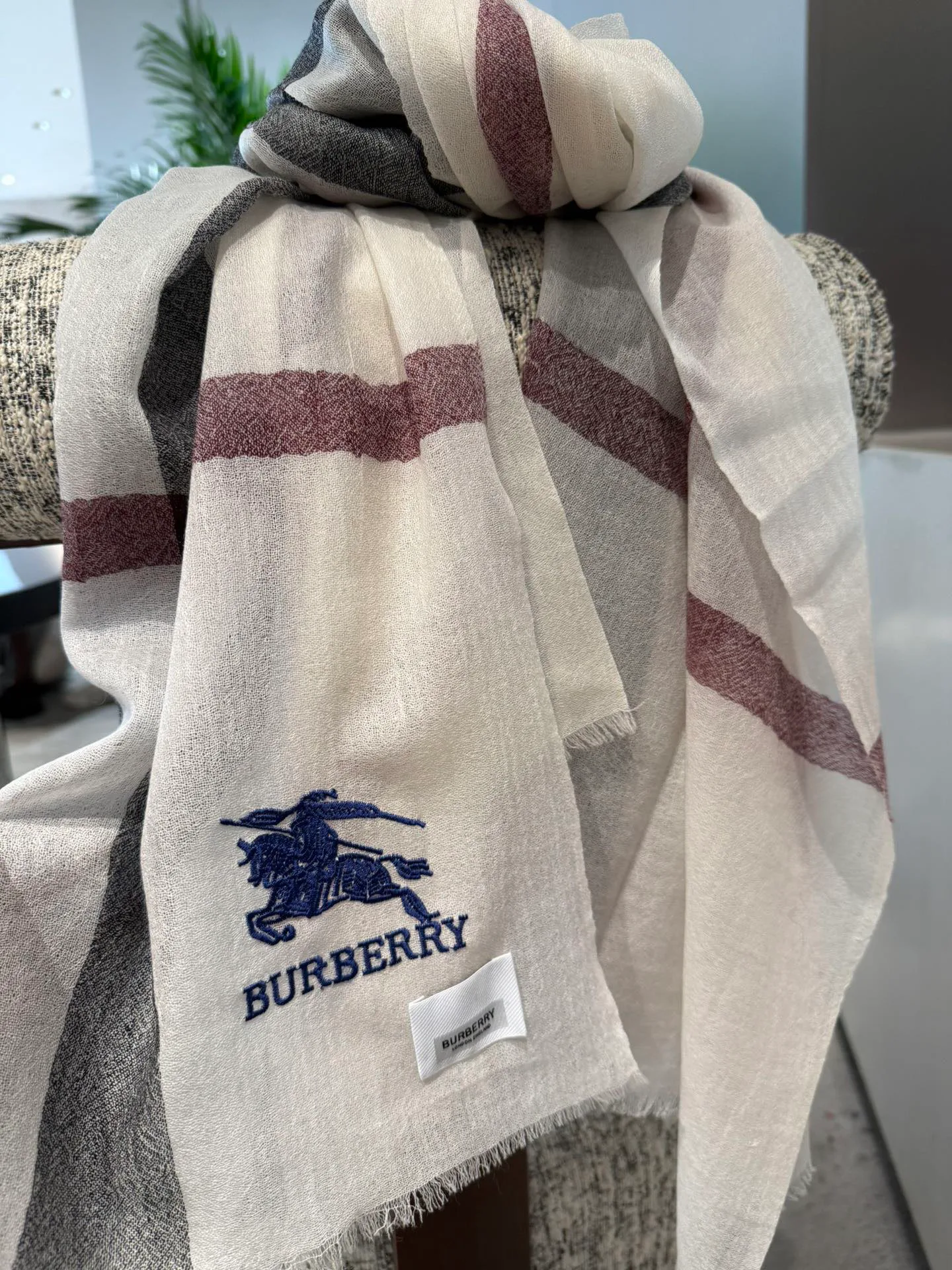 Шарфы Burberry 18222429
