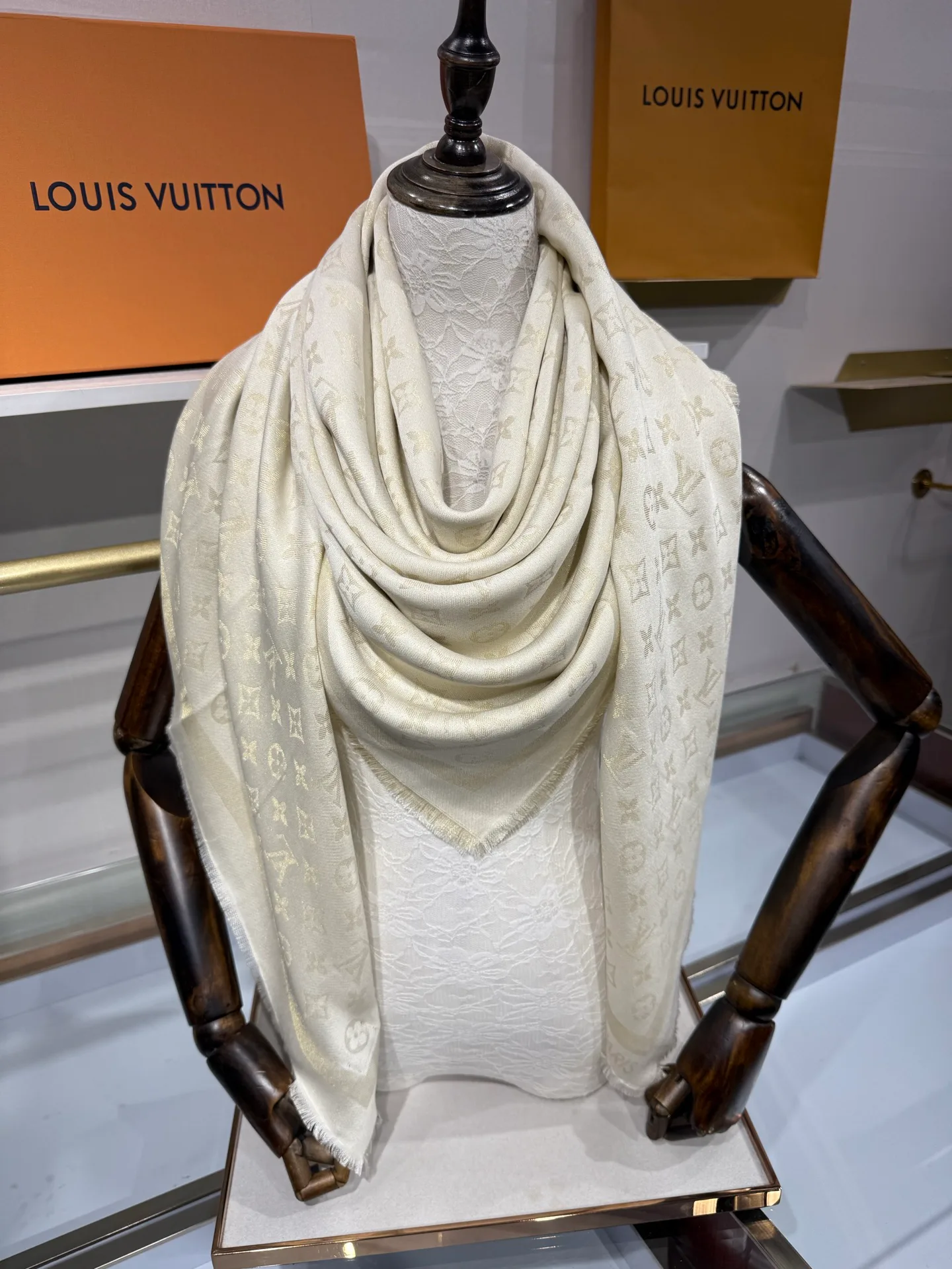Шарфы Louis Vuitton 17795653
