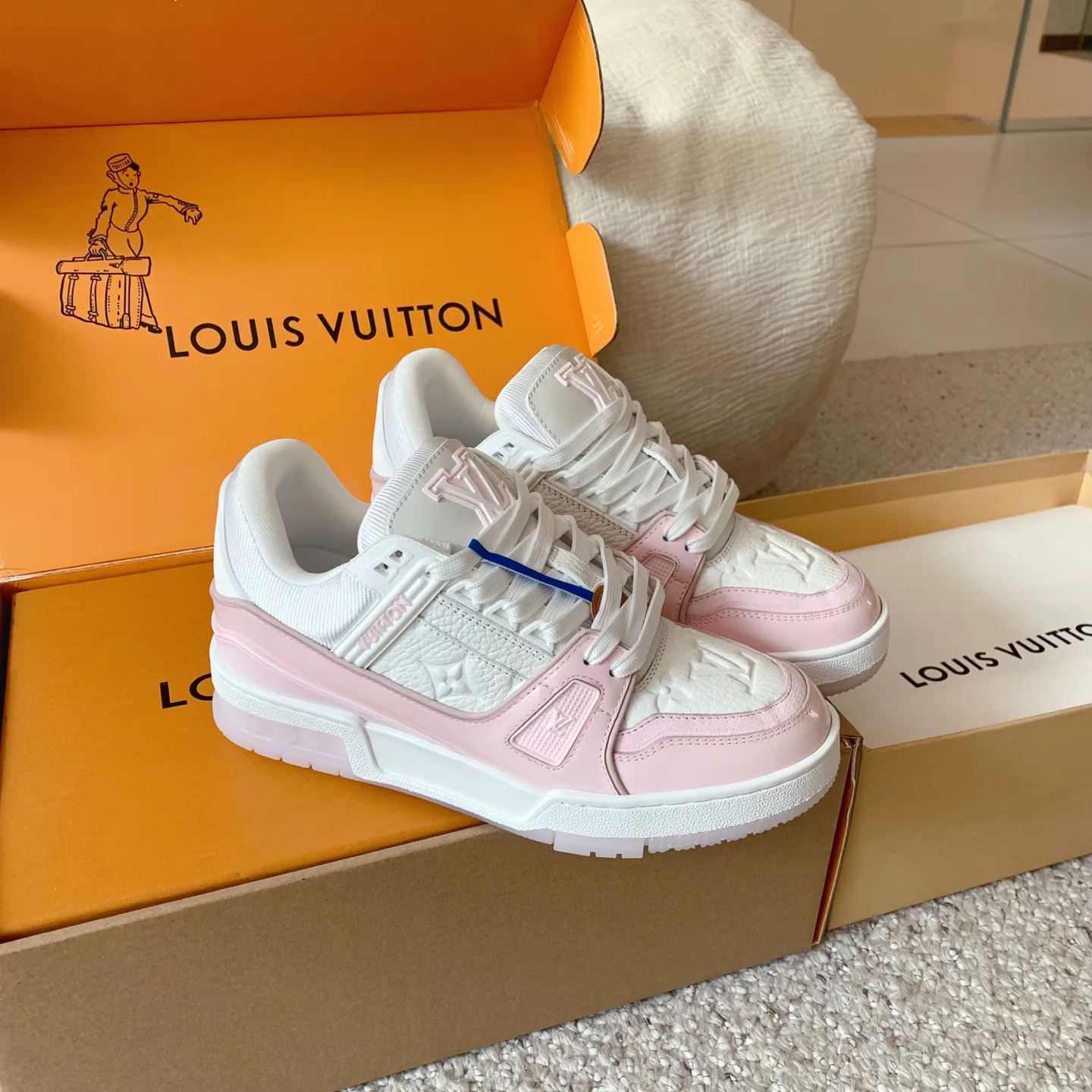 Кроссовки Женские Louis Vuitton 18375815