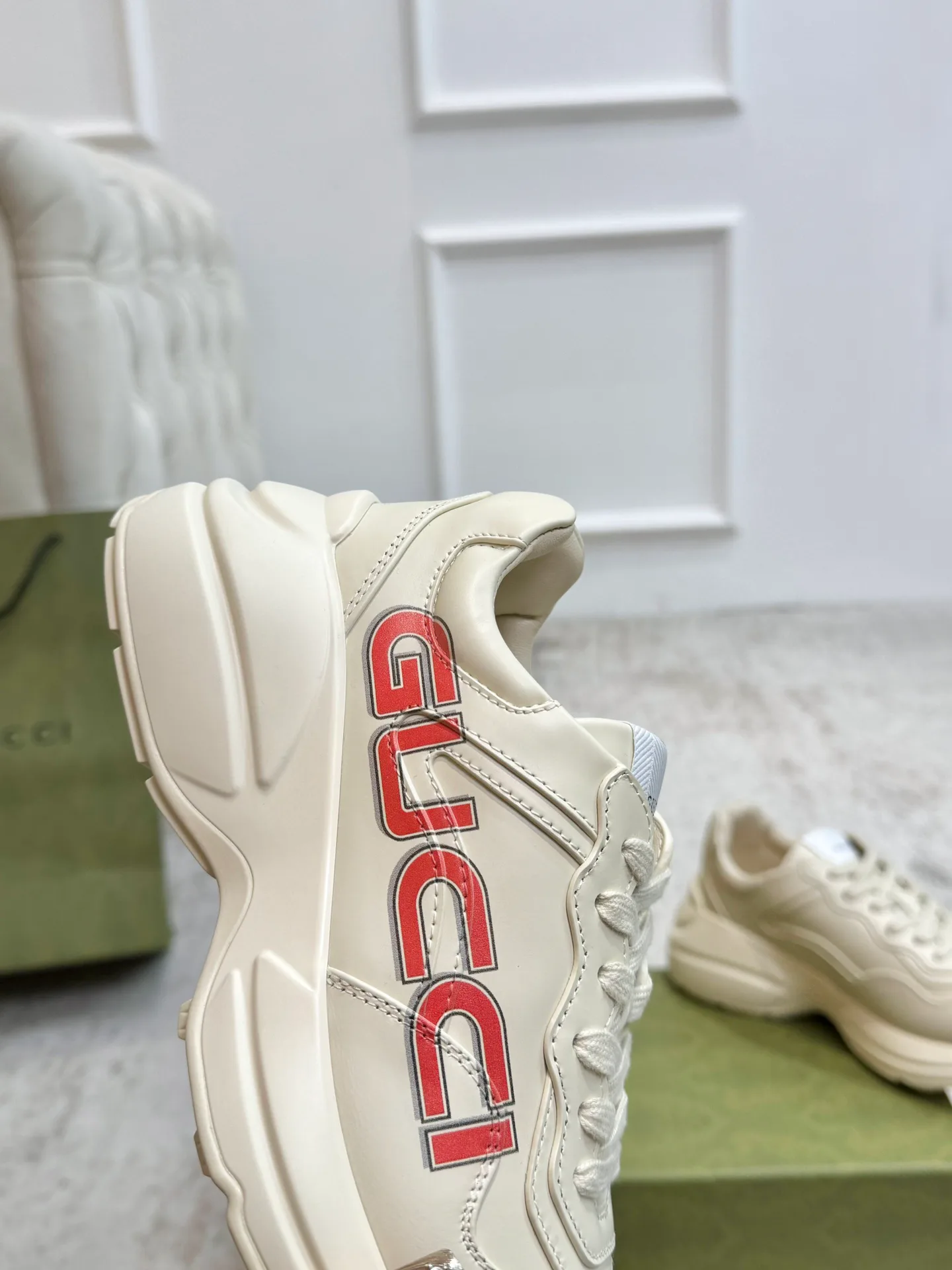 Кроссовки Женские Gucci 375858