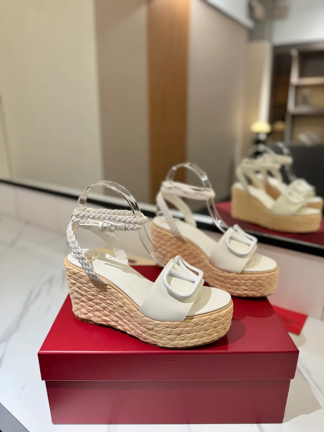 Босоножки Женские Valentino 17946624