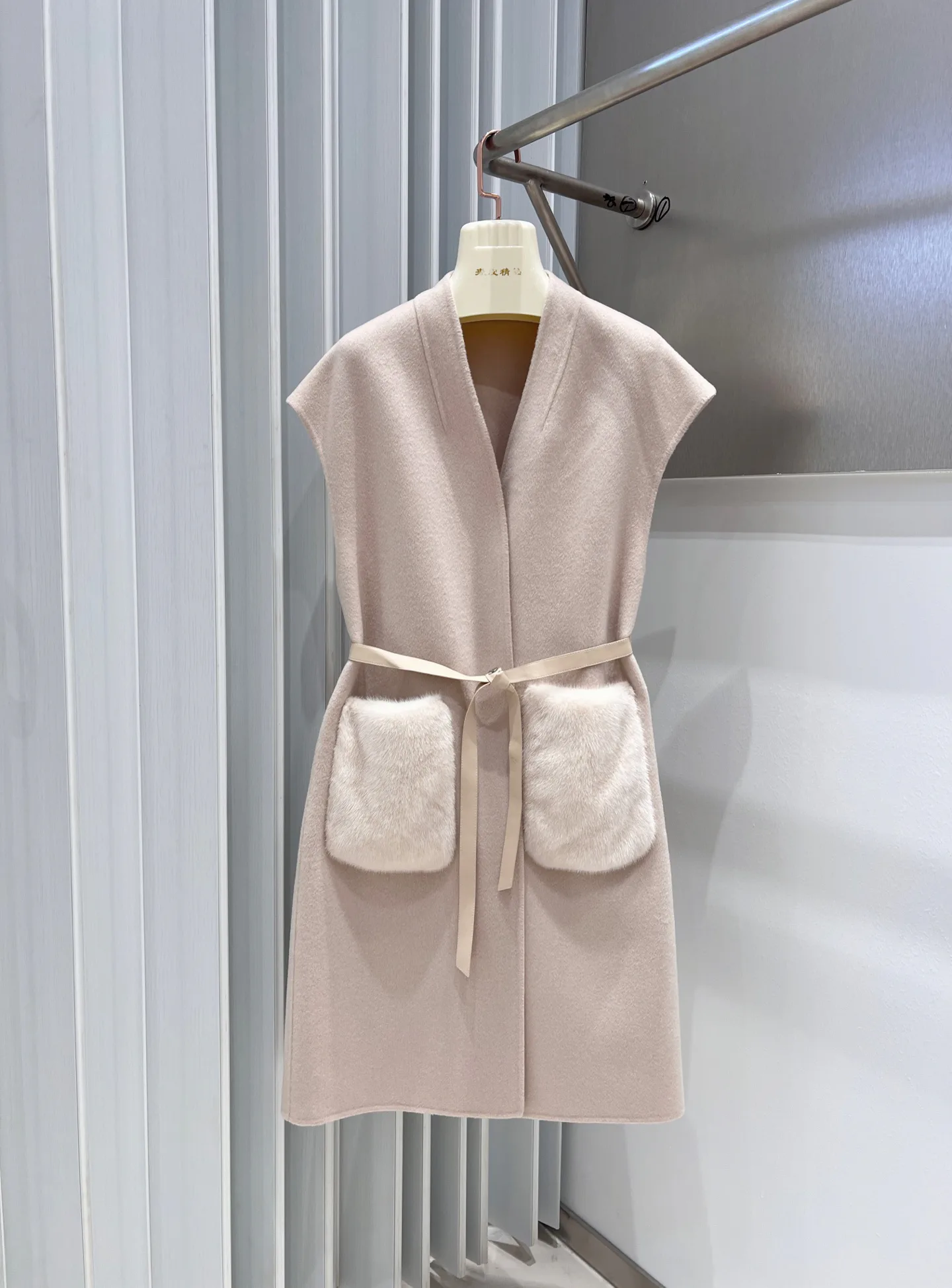 Жилеты Женские Loro Piana 18172520
