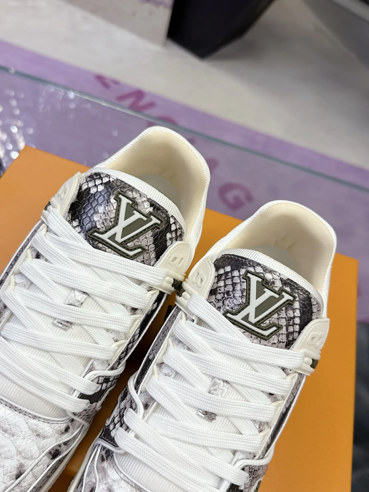 Кроссовки Мужские Louis Vuitton 17530407