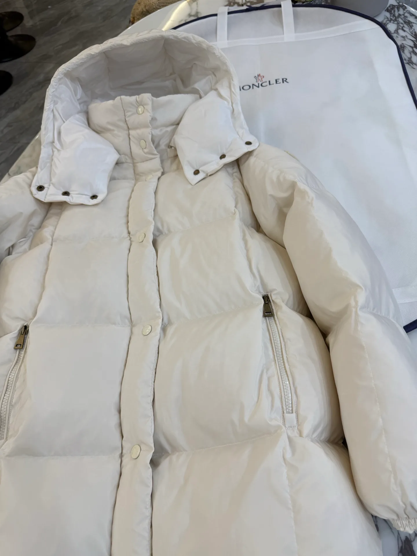 Куртки И Пуховики Женские Moncler 18946174