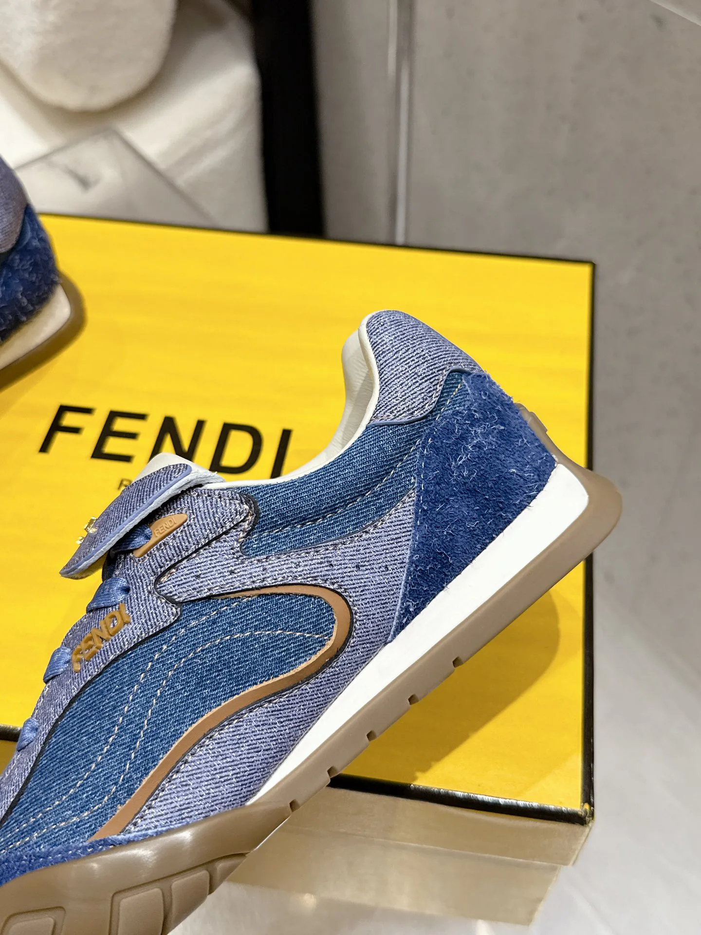 Кроссовки Женские Fendi 13078814