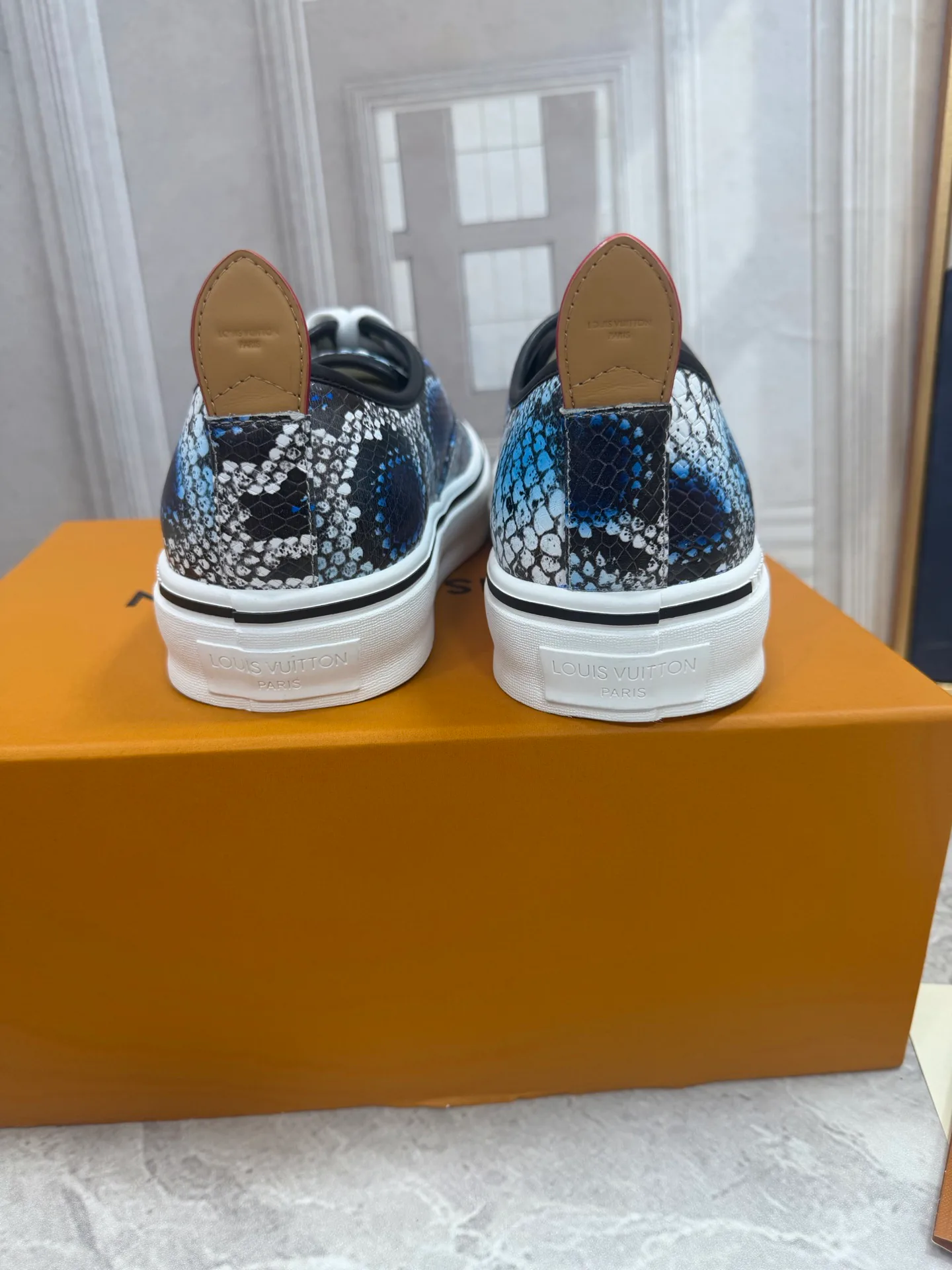 Кроссовки Мужские Louis Vuitton 18190060