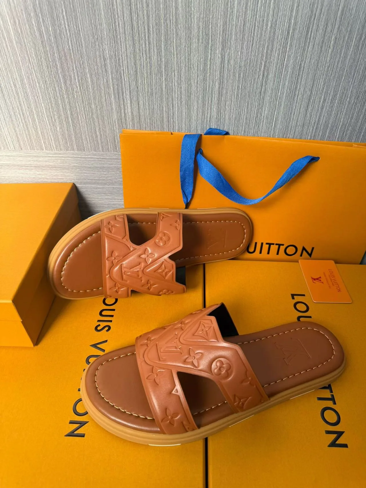 Шлепанцы Женские Louis Vuitton 1310631