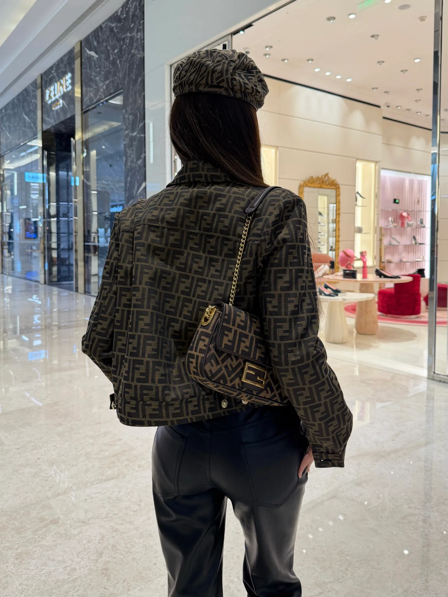 Куртки И Пуховики Женские Fendi 1556494