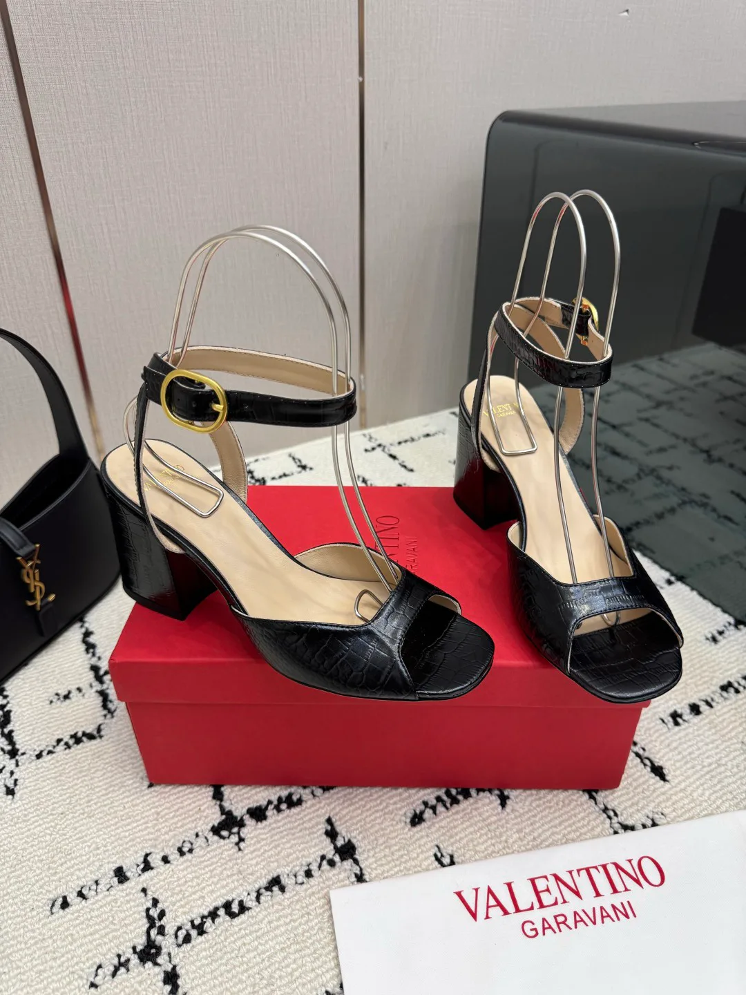 Босоножки Женские Valentino 18048997