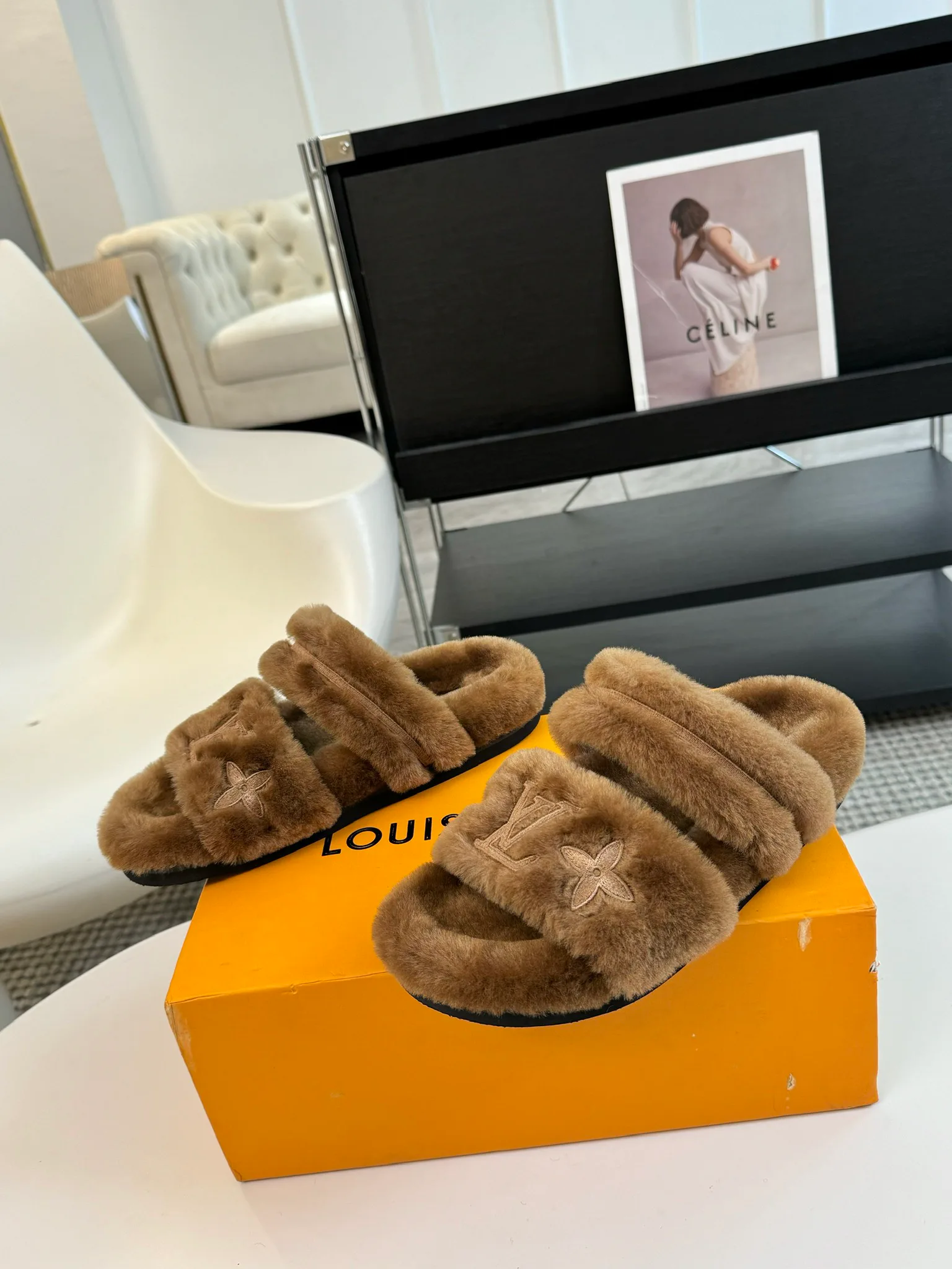 Тапочки Женские Louis Vuitton 18209228