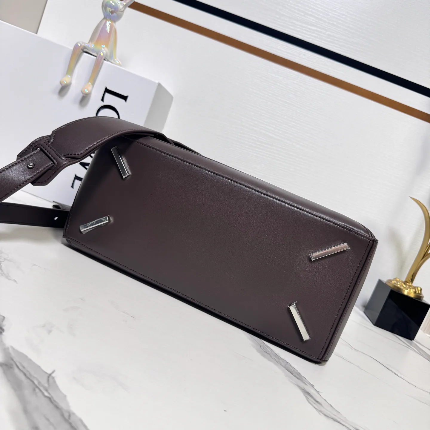 Классические Сумки Женские Loewe 18030351