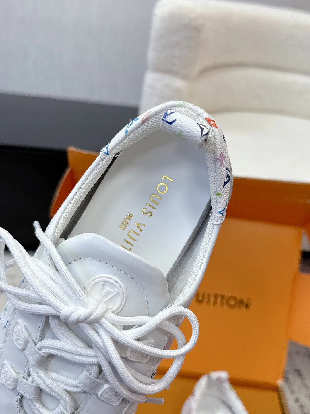 Кроссовки Женские Louis Vuitton 2471115