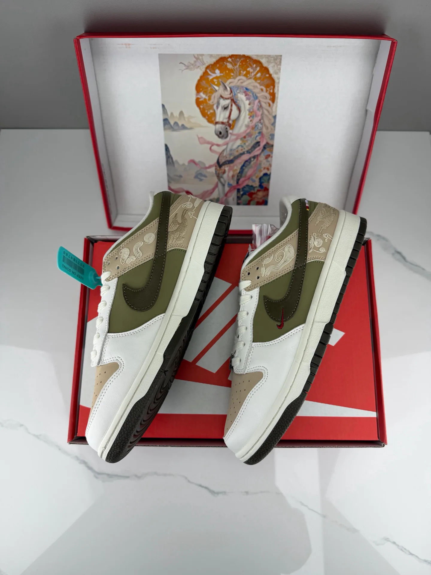 Кроссовки Женские Air Jordan 3639092