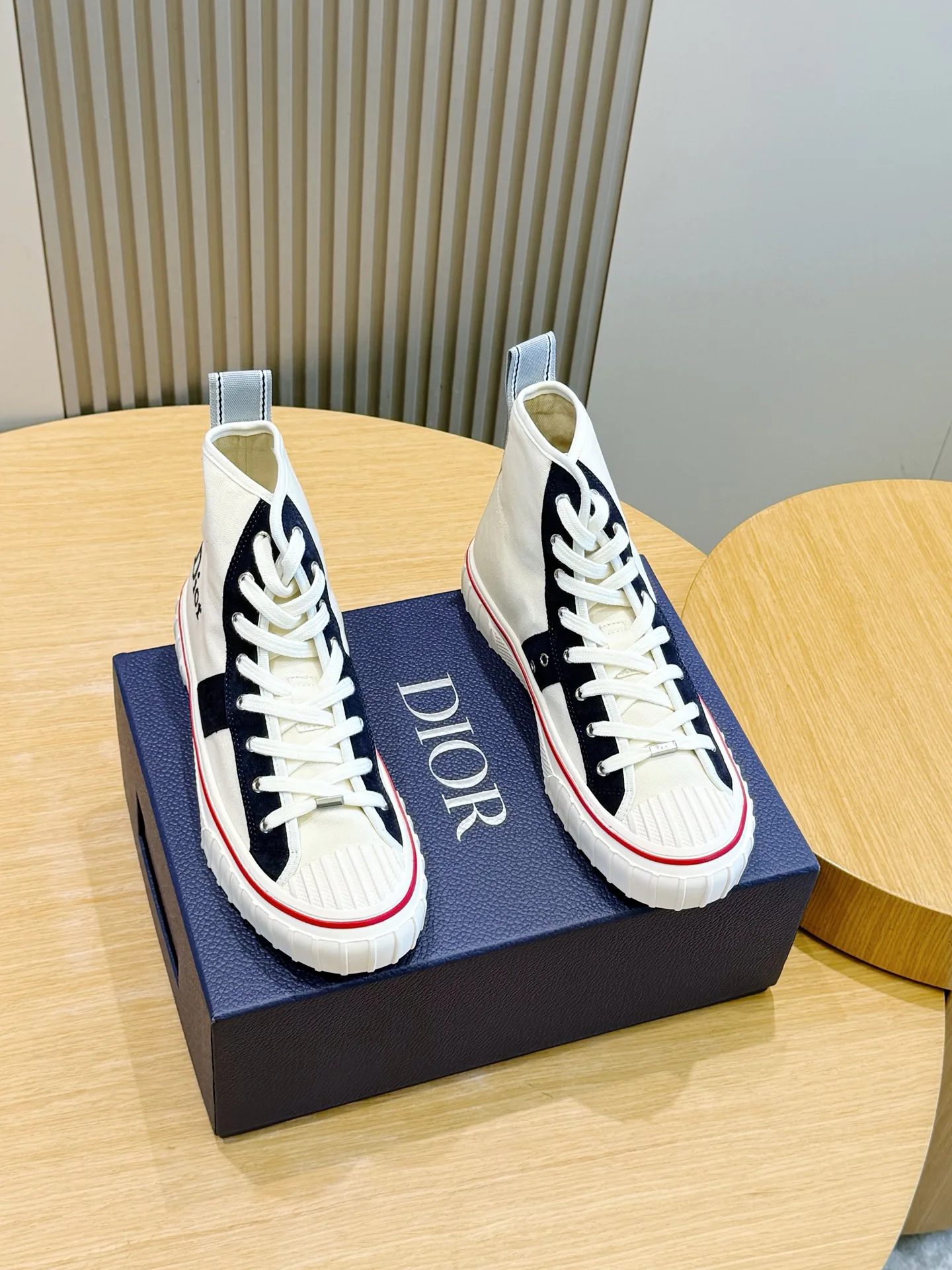 Кроссовки Женские Christian Dior 18101573