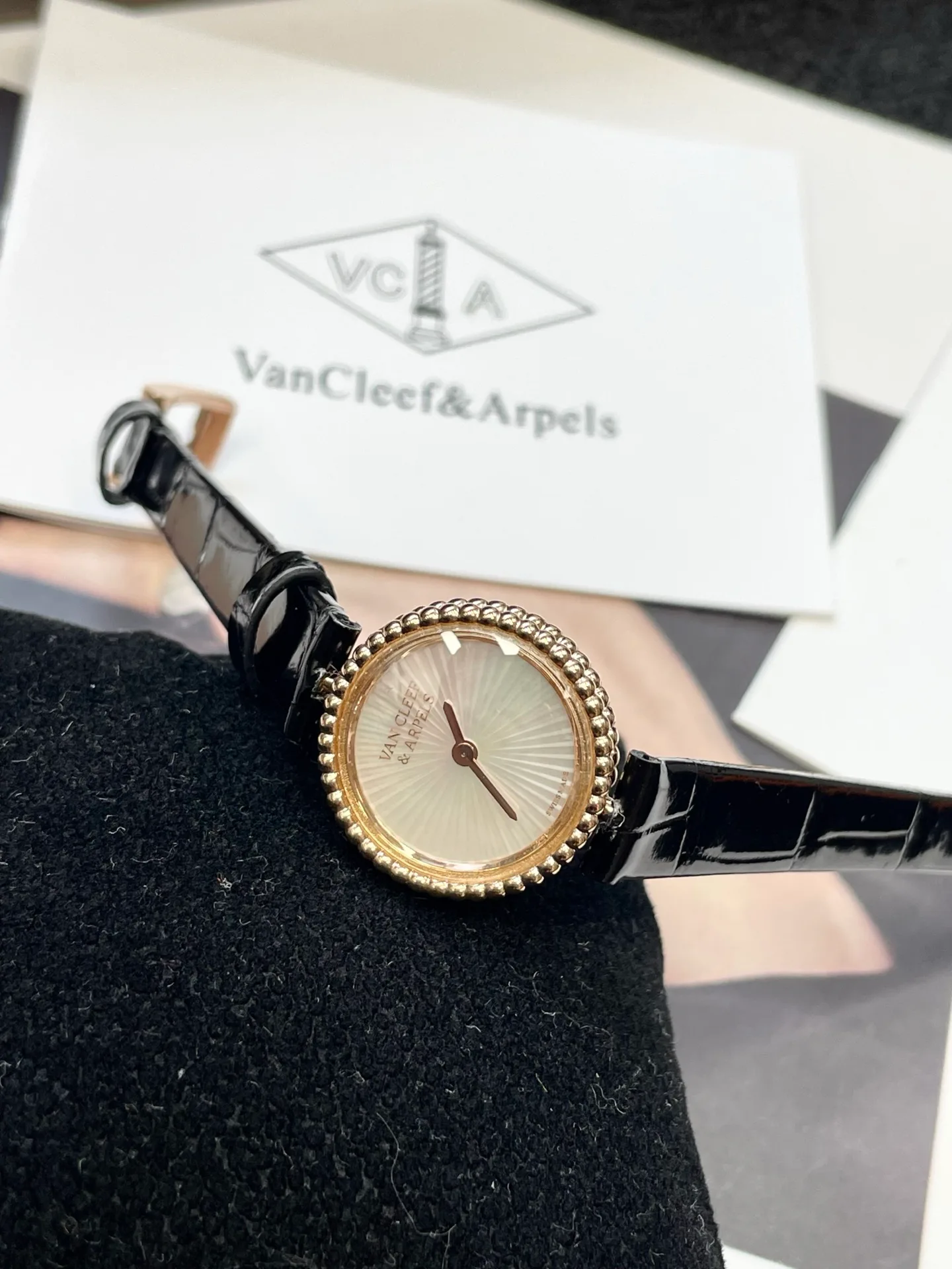 Часы Женские Van Cleef & Arpels 17336731