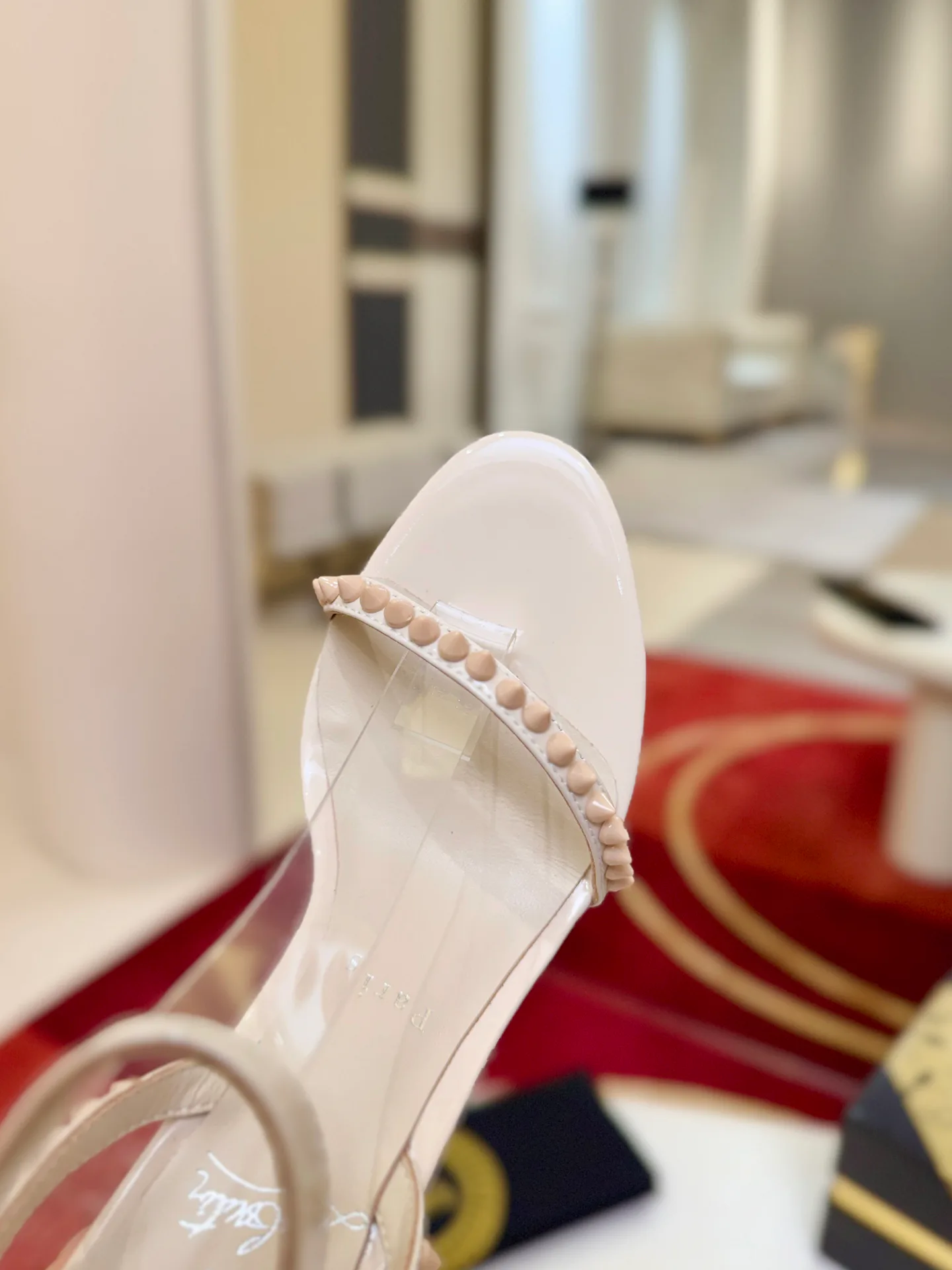 Босоножки Женские Christian Louboutin 18500920