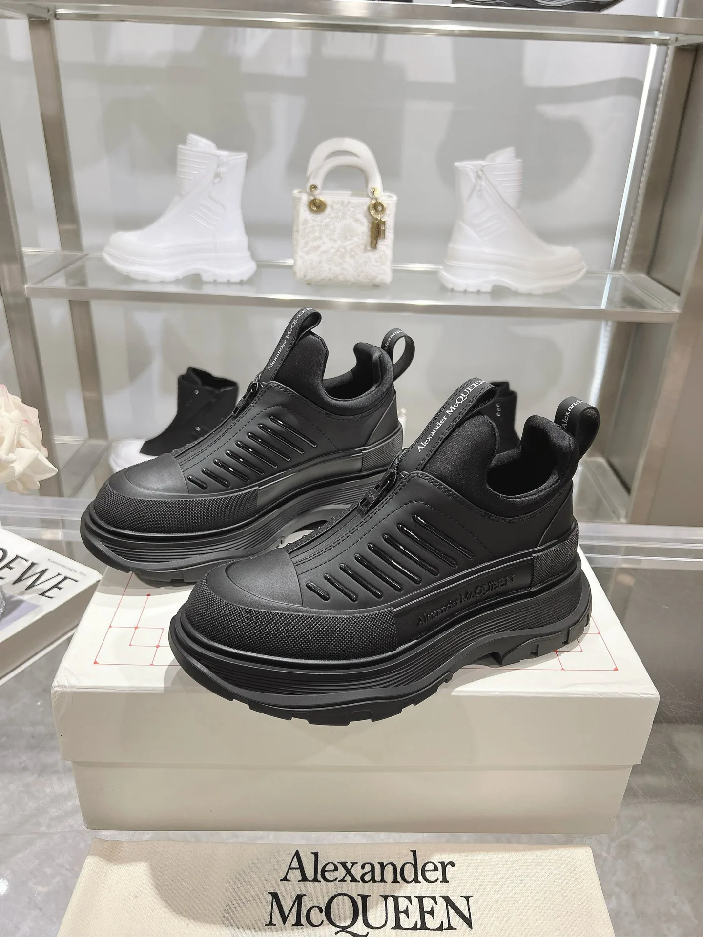 Кроссовки Женские Alexander Mcqueen 18740873