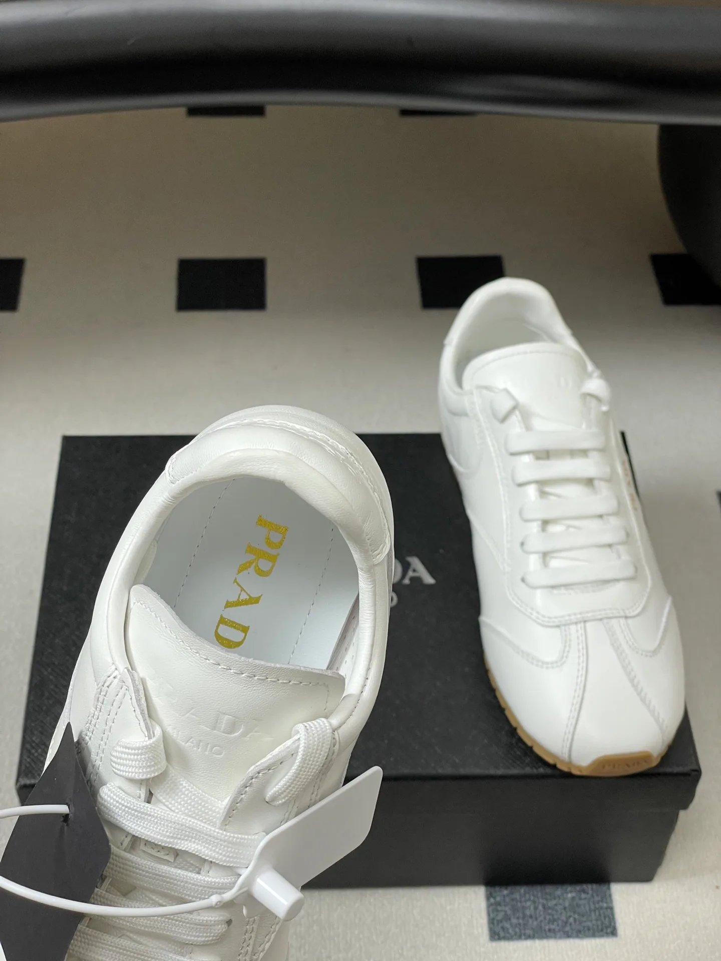 Кроссовки Женские Prada 12810915