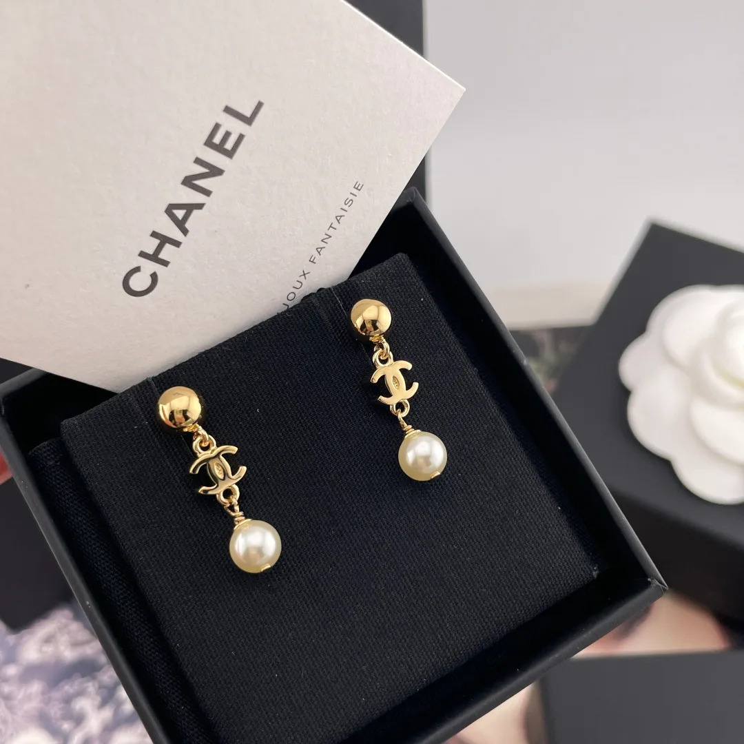 Бижутерия Chanel 18059055