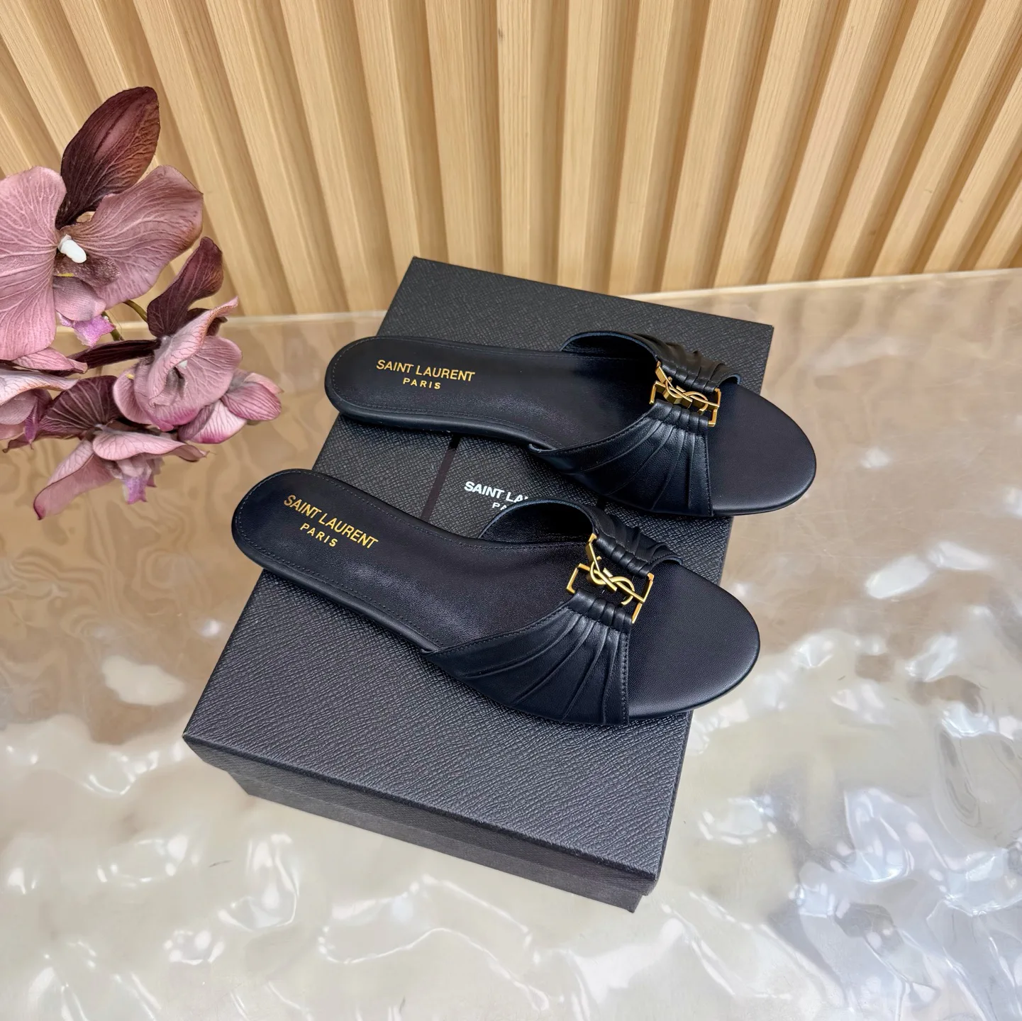 Шлепанцы Женские Saint Laurent 12684262