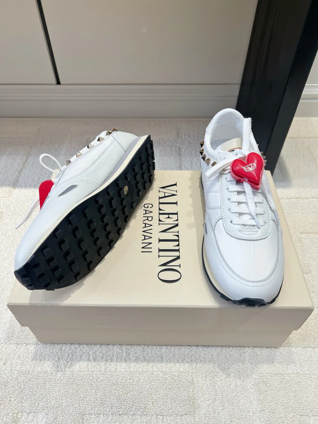 Кроссовки Женские Valentino 18436570