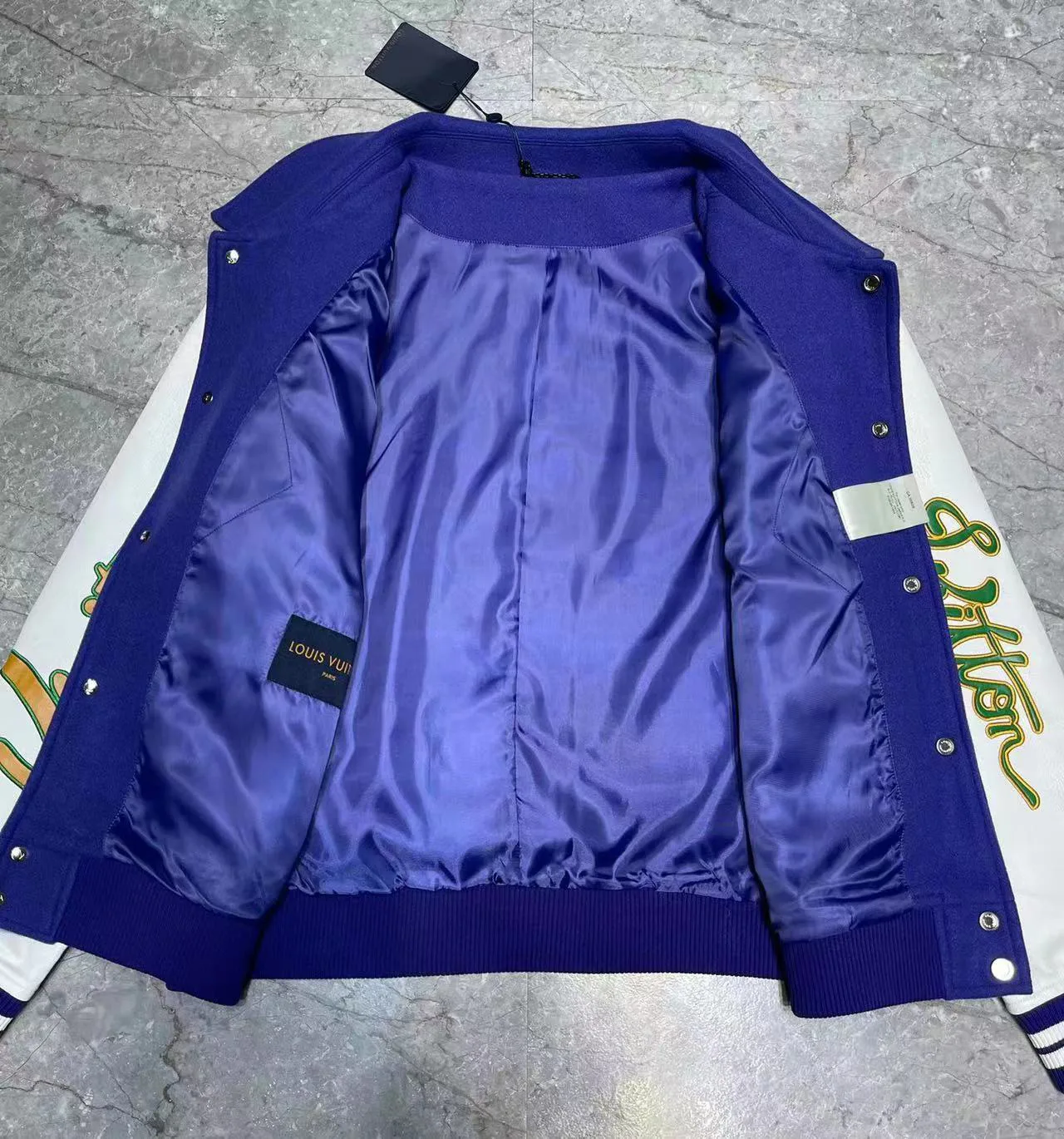 Куртки И Пуховики Женские Louis Vuitton 12842375
