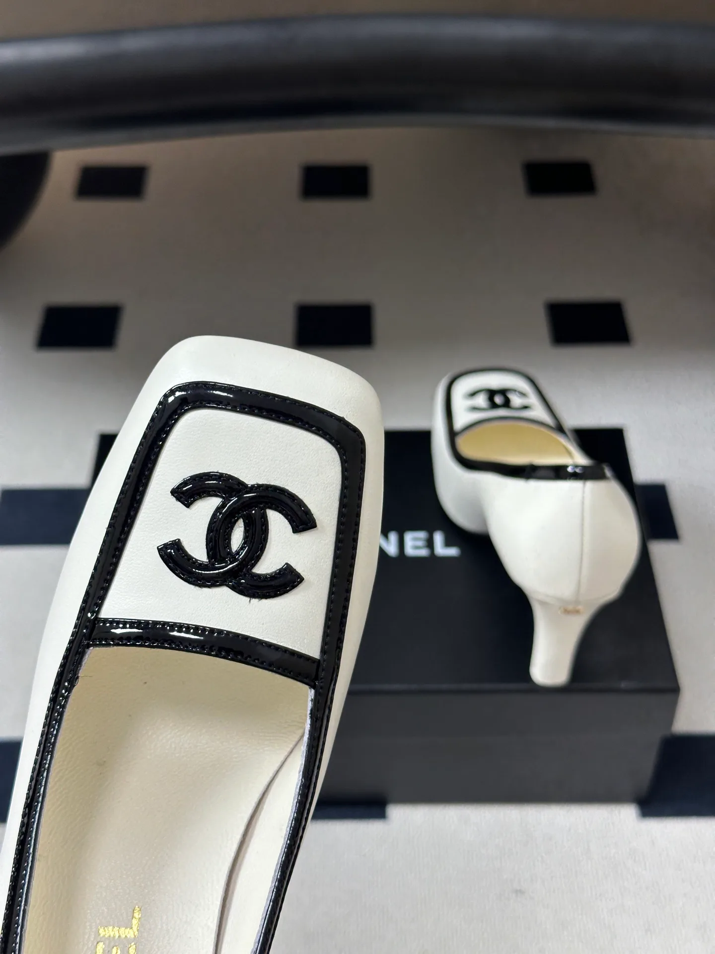Туфли Женские Chanel 18049713